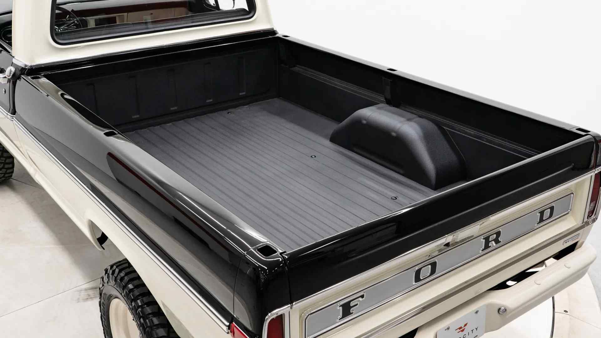 Velocity Heritage Series 1972 Ford F-250