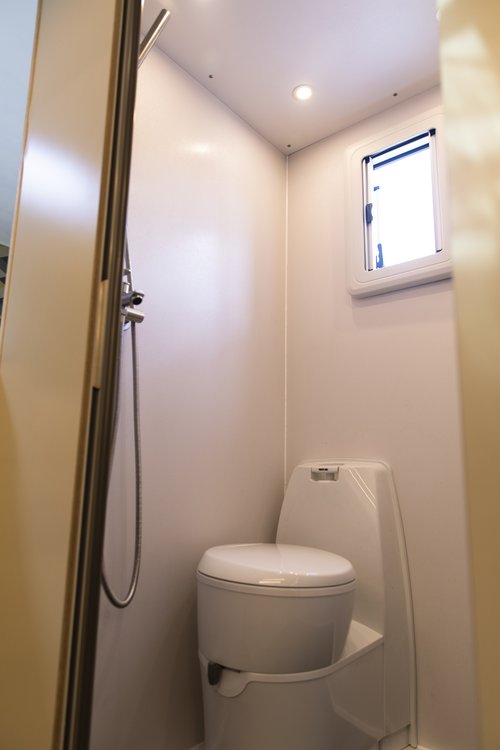 Sold: 1994 Mercedes-Benz SK1824 Expedition Truck