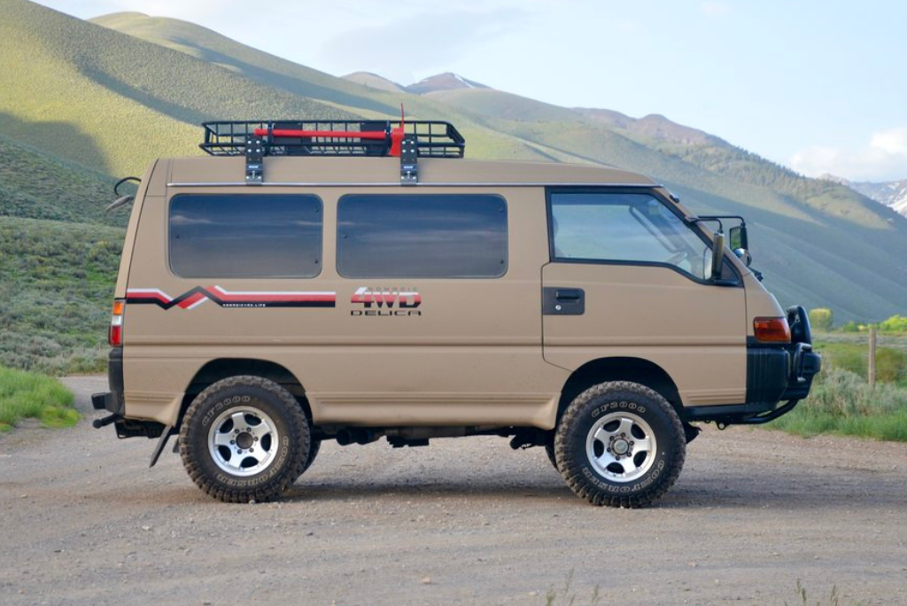 Sold: 1997 Mitsubishi Delica L300 Starwagon-1