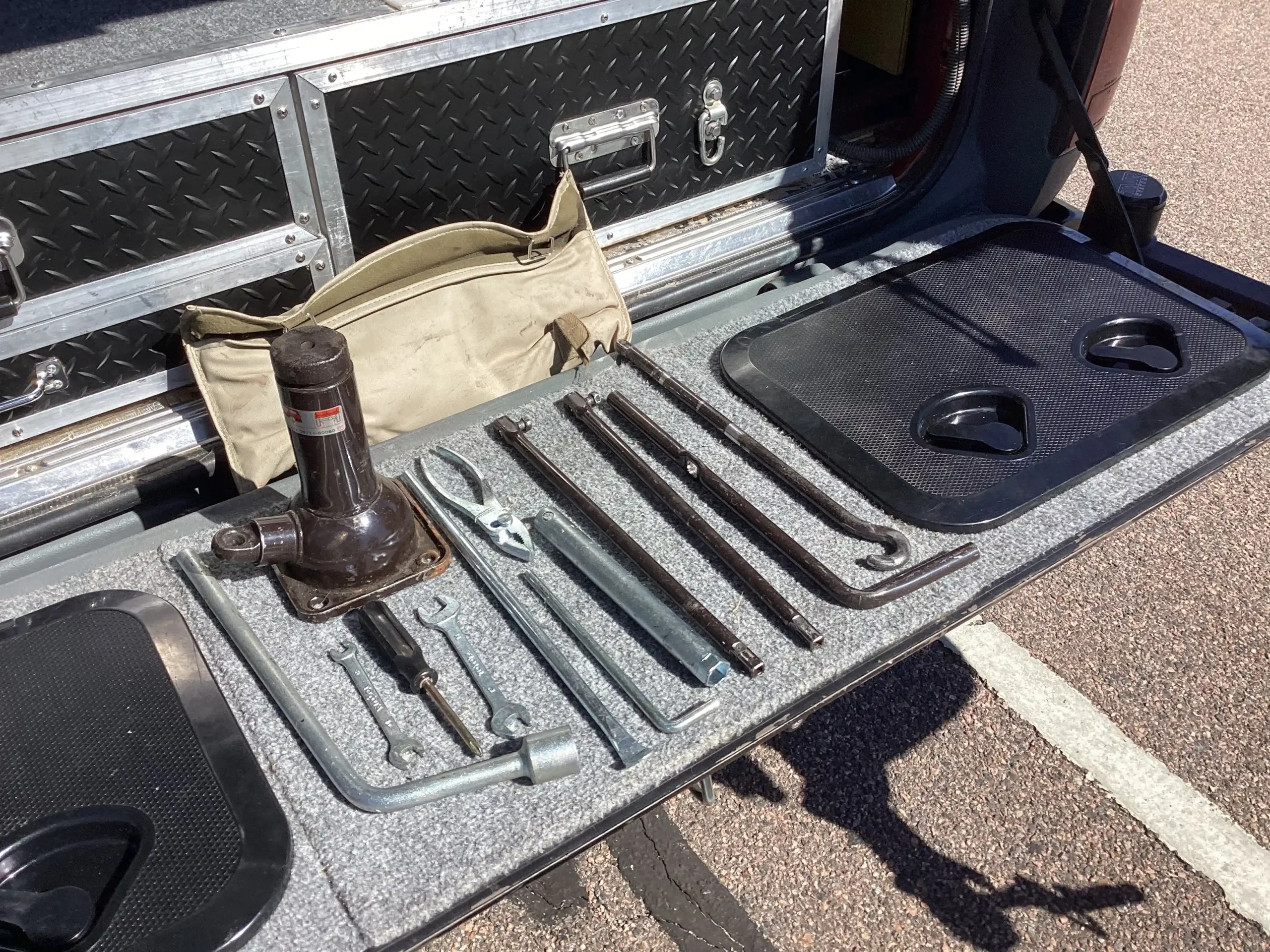 Sold: Modified 1995 Toyota Land Cruiser