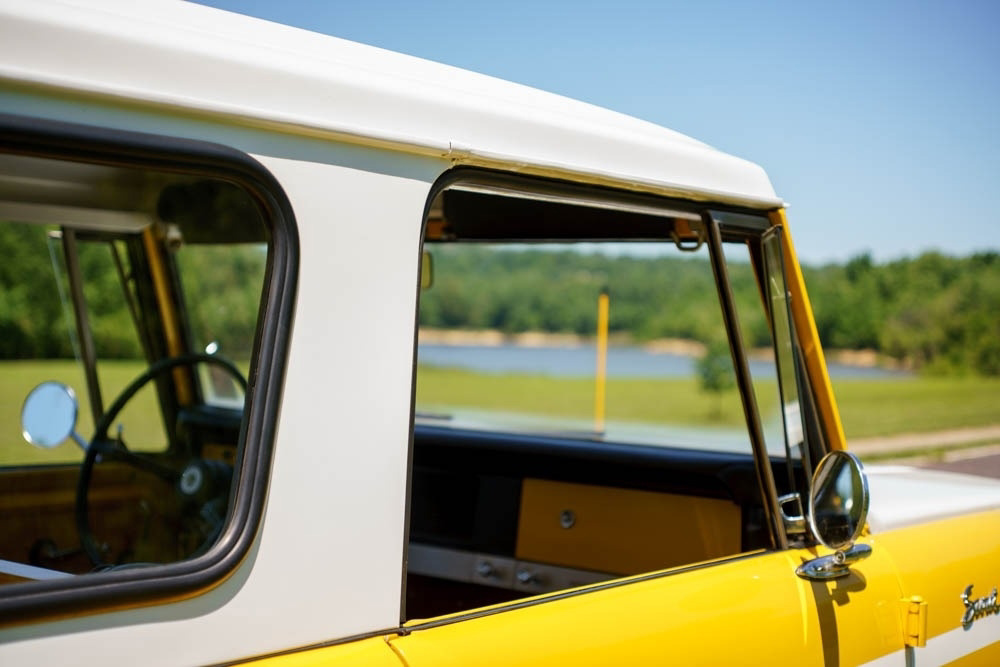 Sold: 1971 IH Scout 800B SnoStar