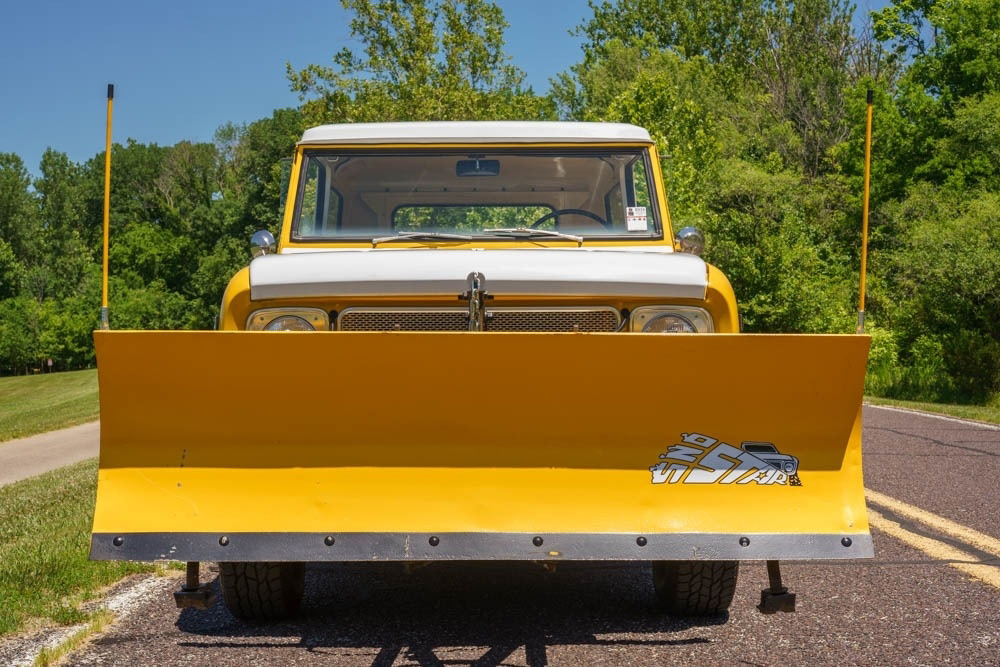 Sold: 1971 IH Scout 800B SnoStar