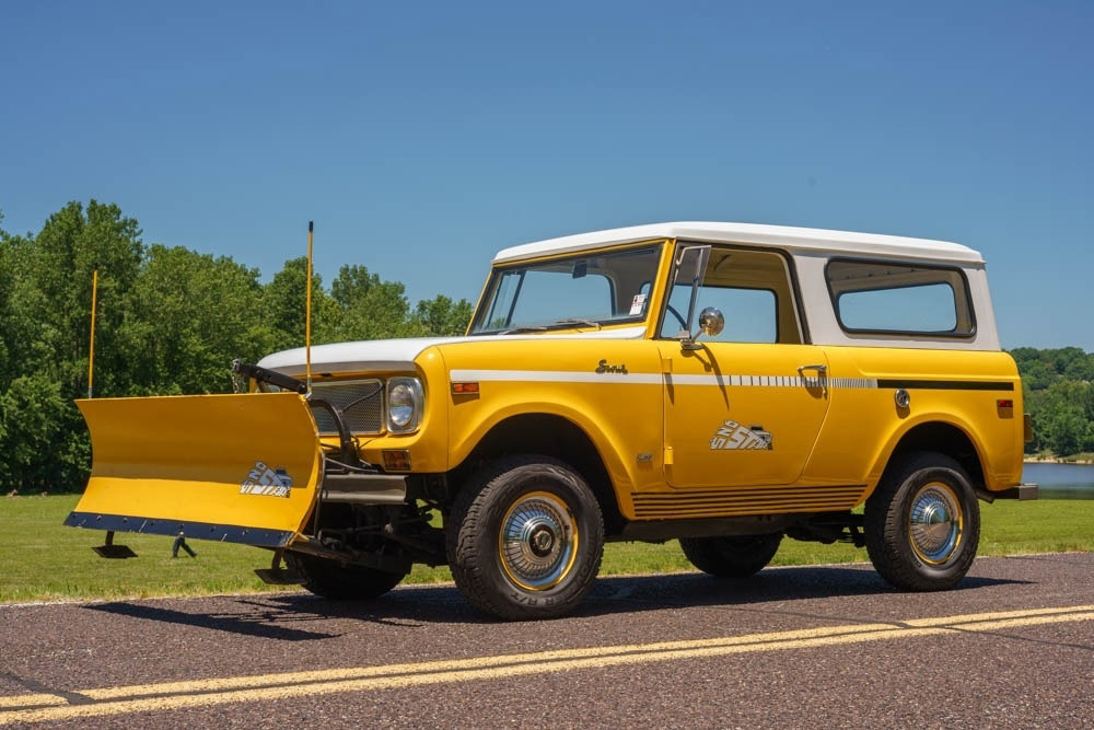 Sold: 1971 IH Scout 800B SnoStar