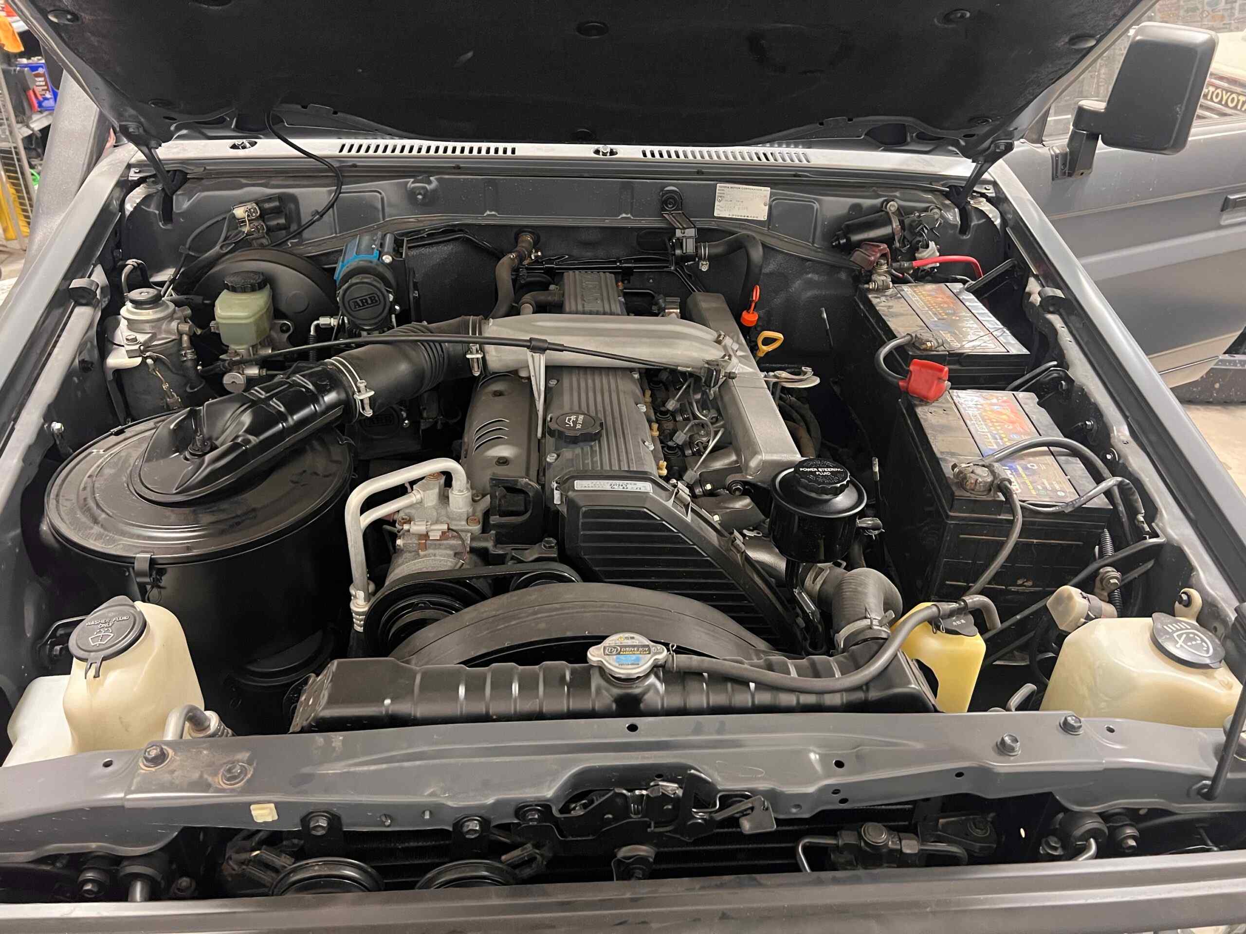 Toyota Land Cruiser HZJ77 - 5
