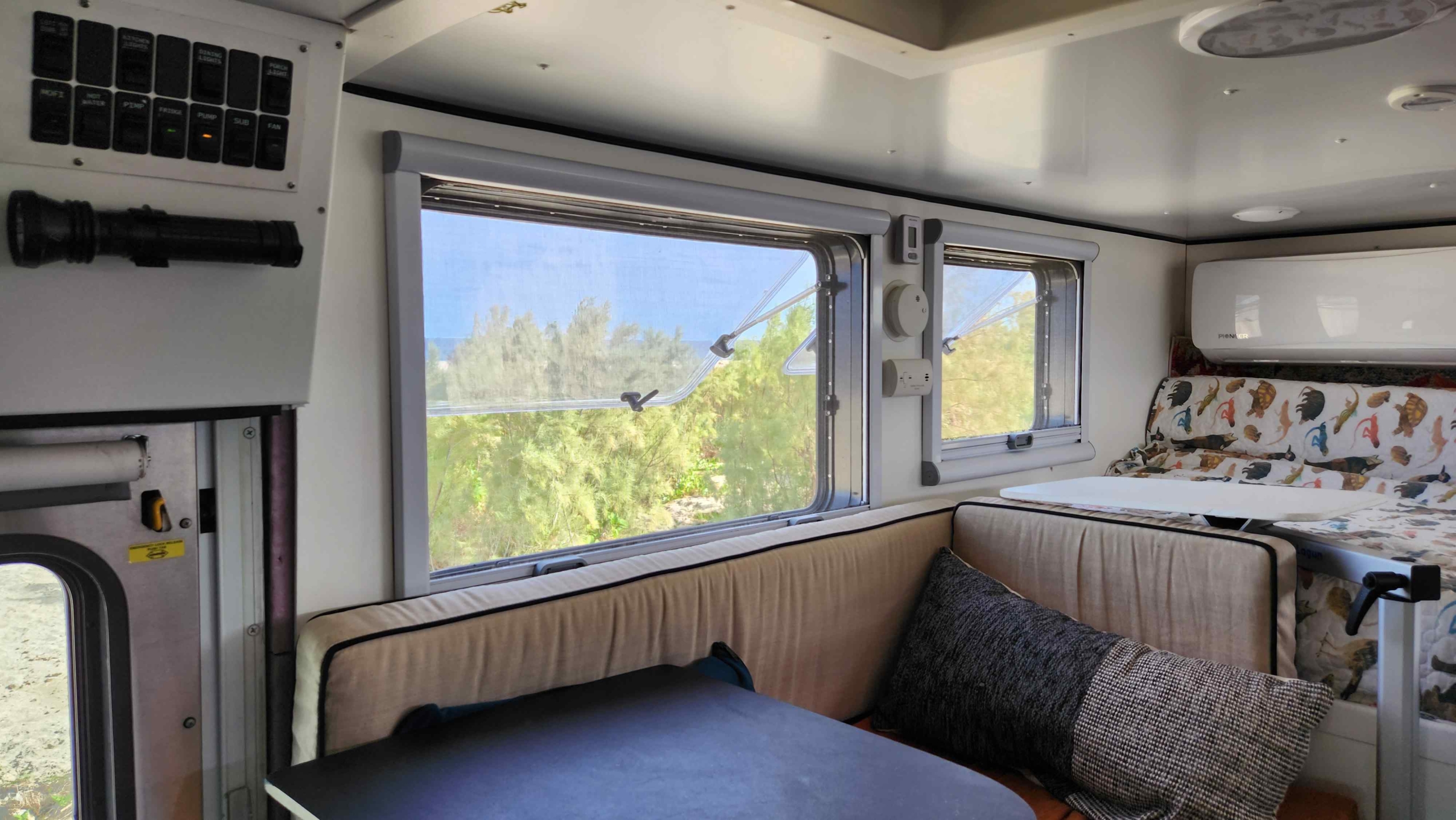 Sold: 2009 Chevrolet Kodiak C4500 4×4 Expedition Vehicle