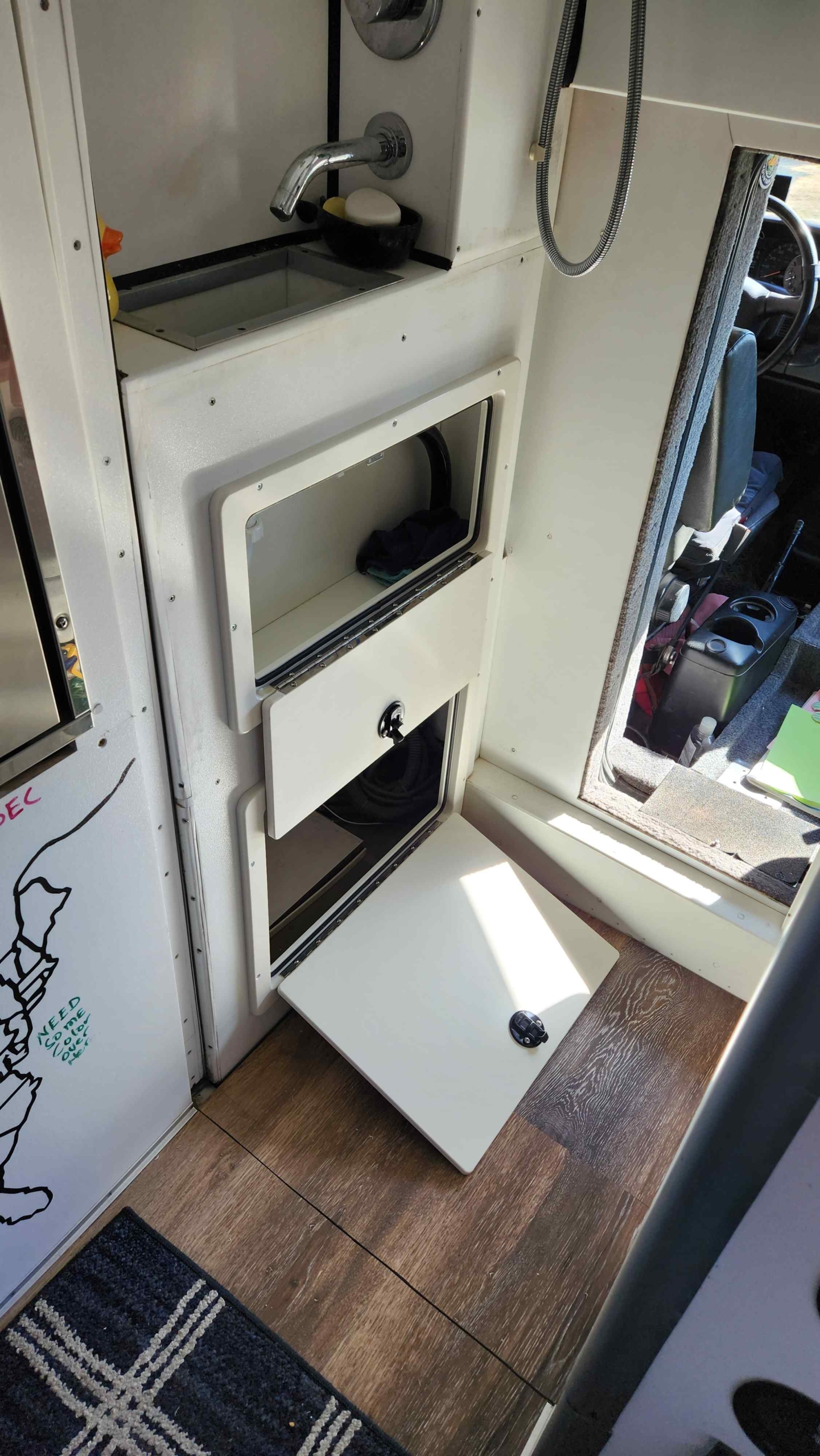 Sold: 2009 Chevrolet Kodiak C4500 4×4 Expedition Vehicle