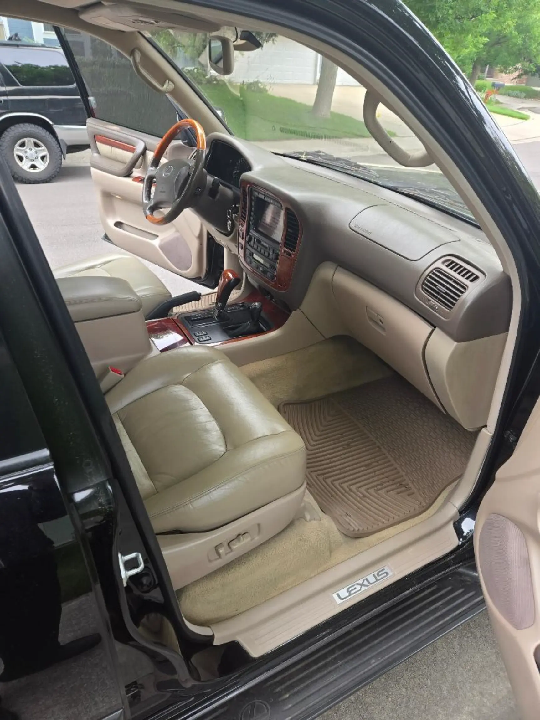 Sold: 2002 Lexus LX 470