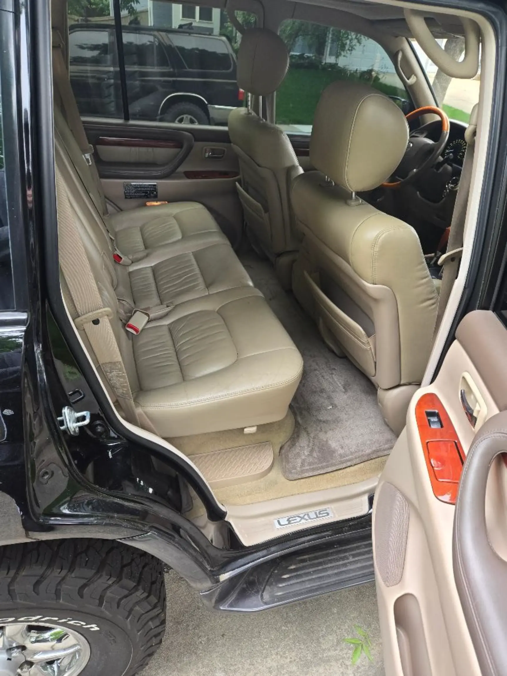 Sold: 2002 Lexus LX 470