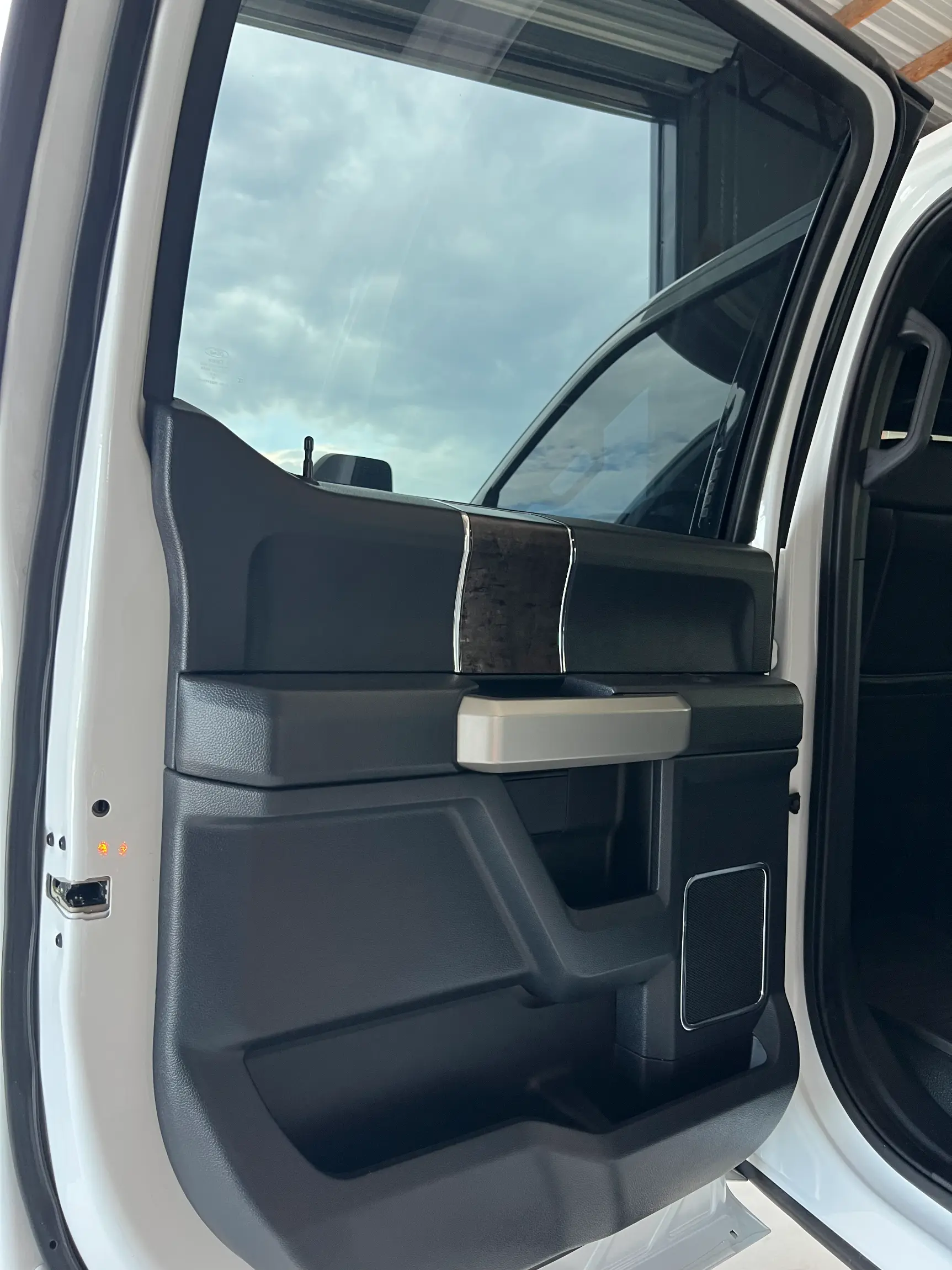 Sold: 2022 Ford F-550 Super Duty Lariat 4×4