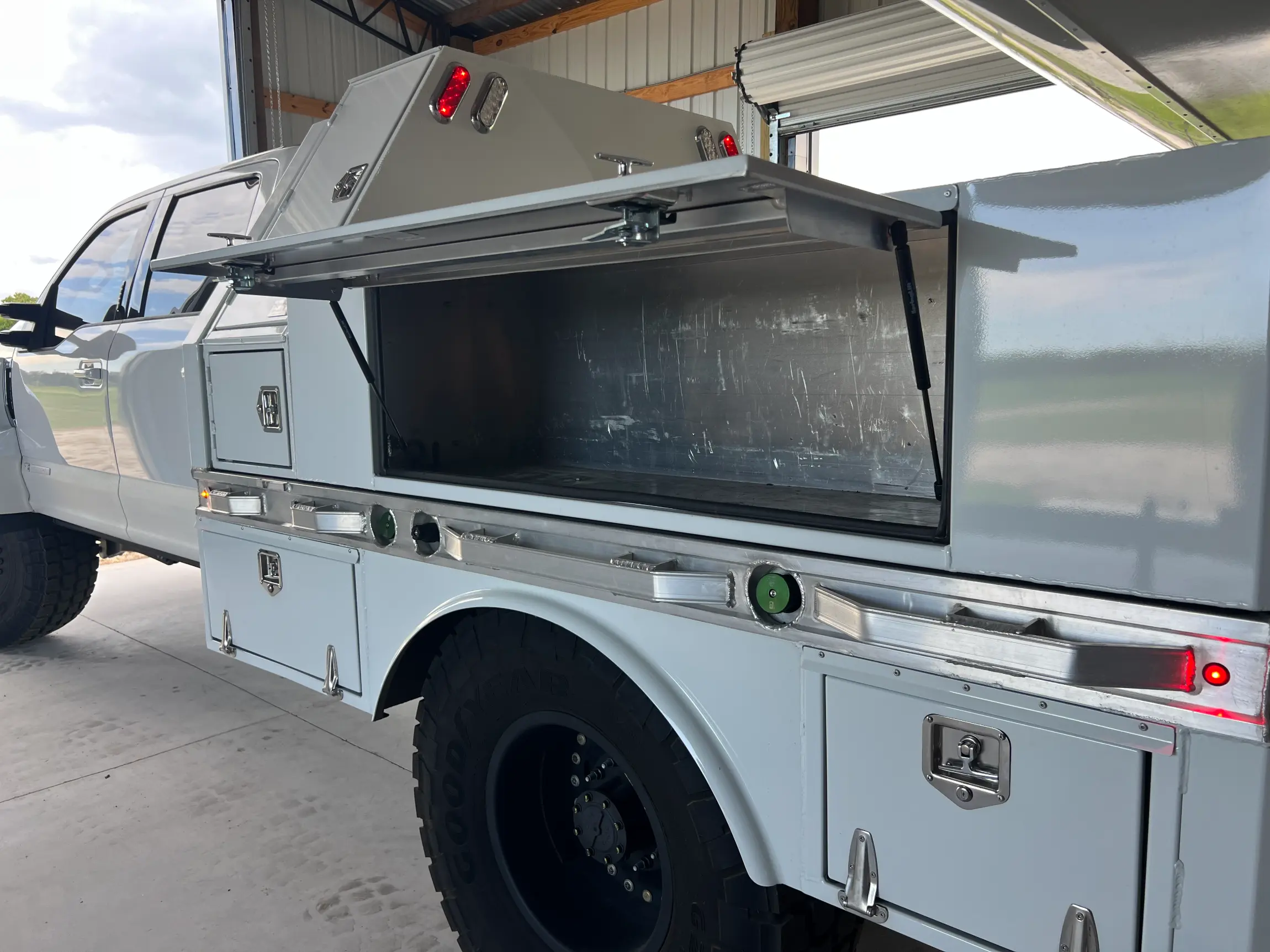 Sold: 2022 Ford F-550 Super Duty Lariat 4×4