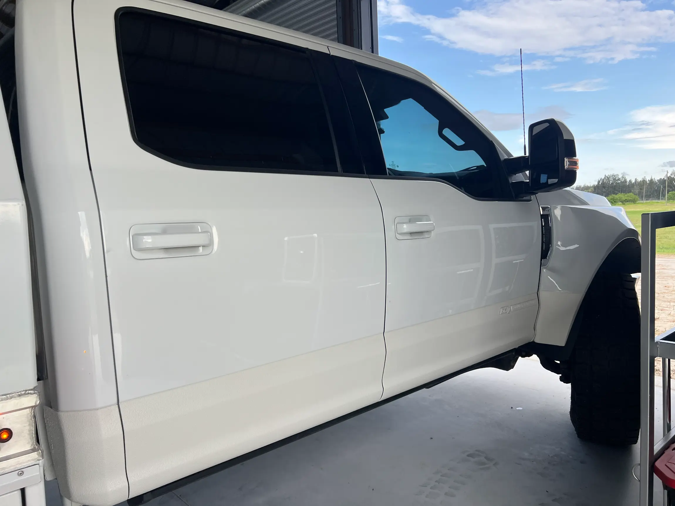 Sold: 2022 Ford F-550 Super Duty Lariat 4×4