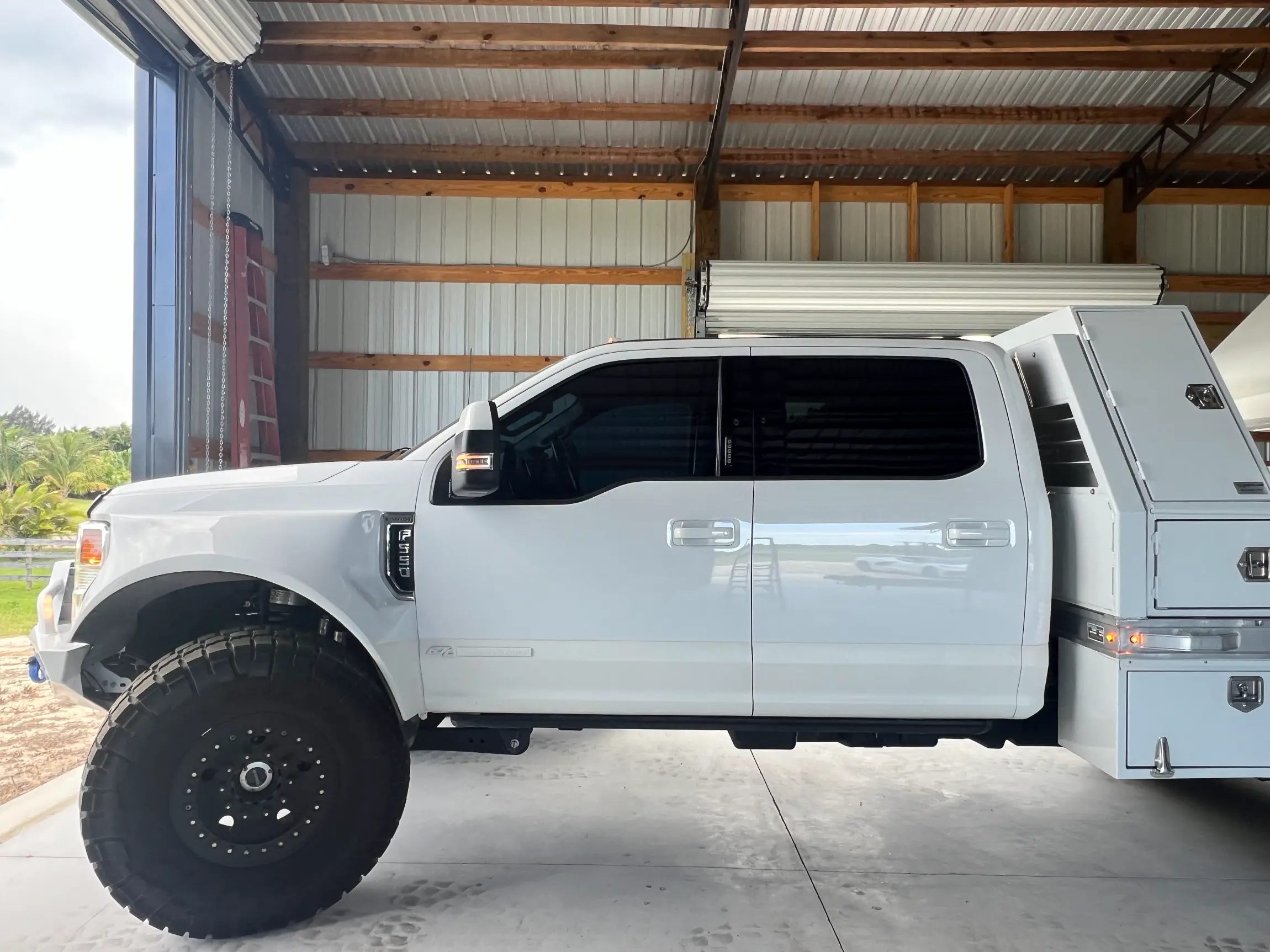 Sold: 2022 Ford F-550 Super Duty Lariat 4×4