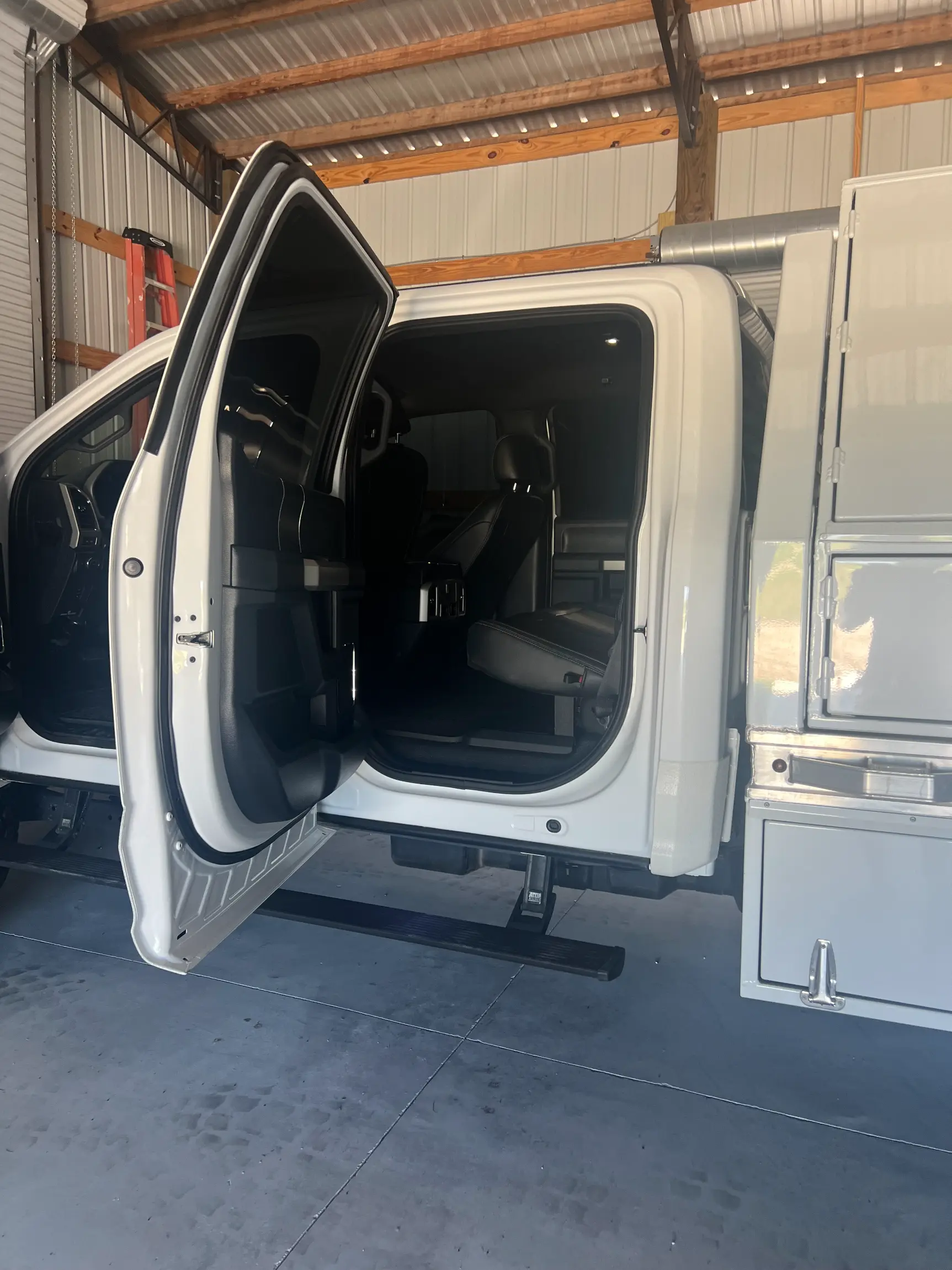 Sold: 2022 Ford F-550 Super Duty Lariat 4×4