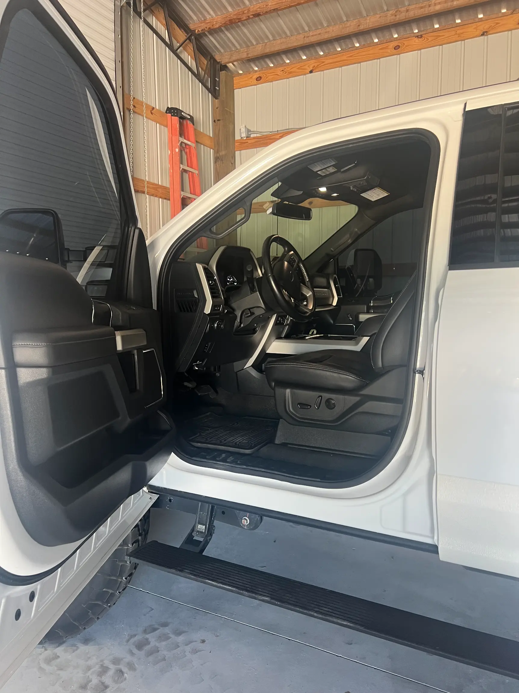 Sold: 2022 Ford F-550 Super Duty Lariat 4×4