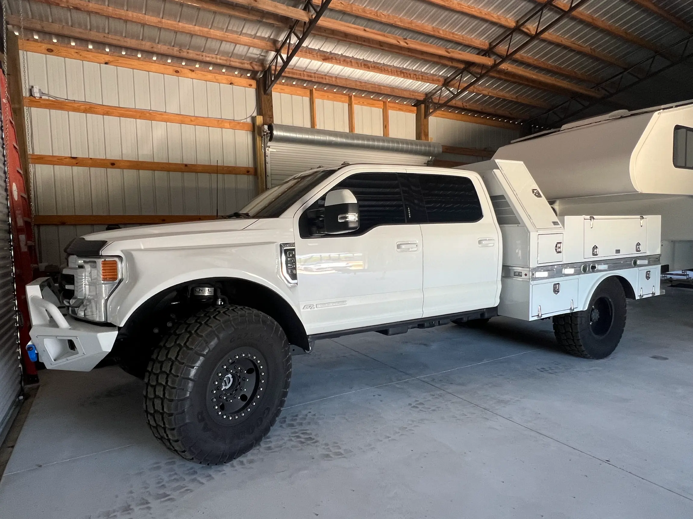 Sold: 2022 Ford F-550 Super Duty Lariat 4×4