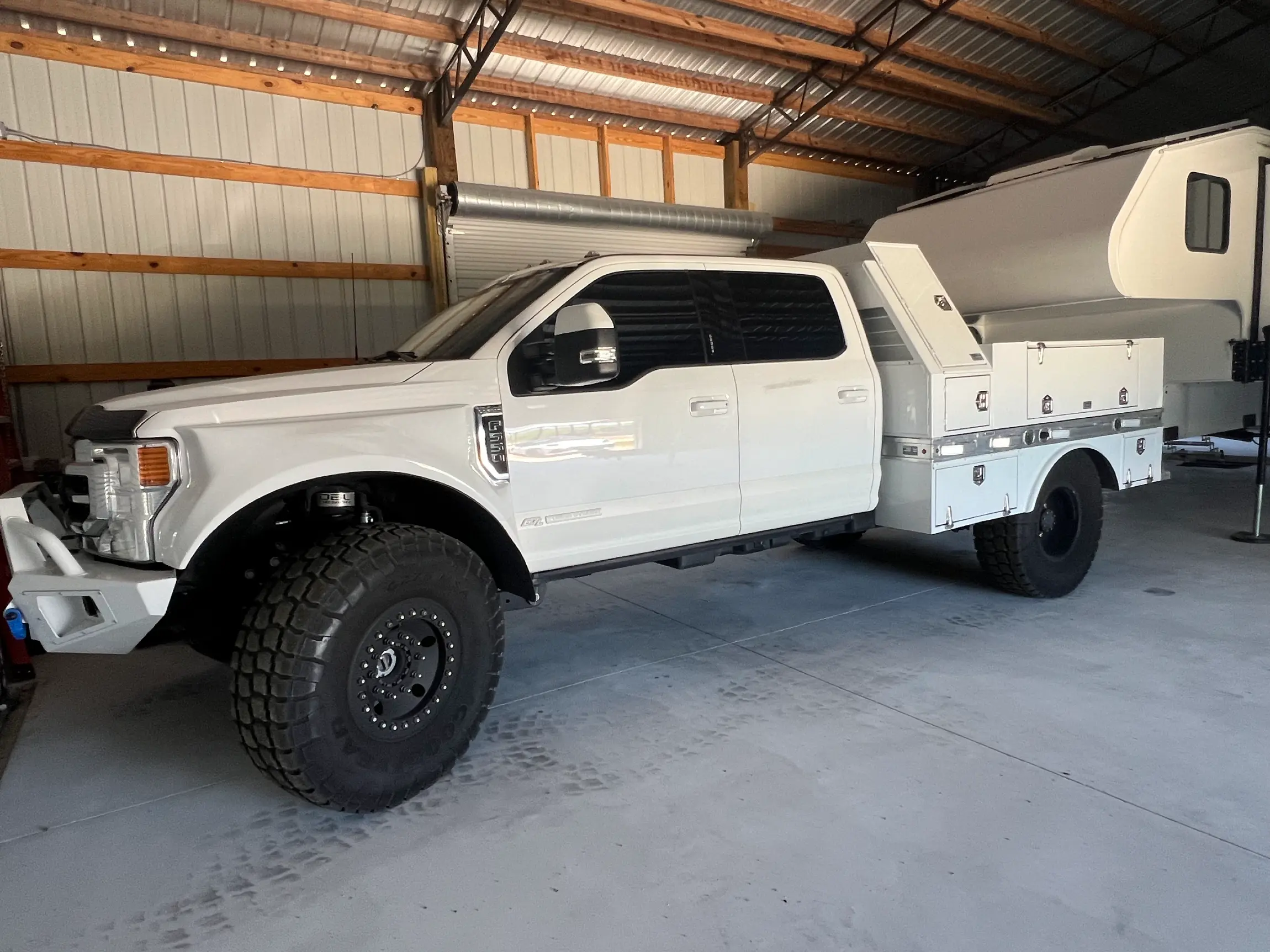 Sold: 2022 Ford F-550 Super Duty Lariat 4×4