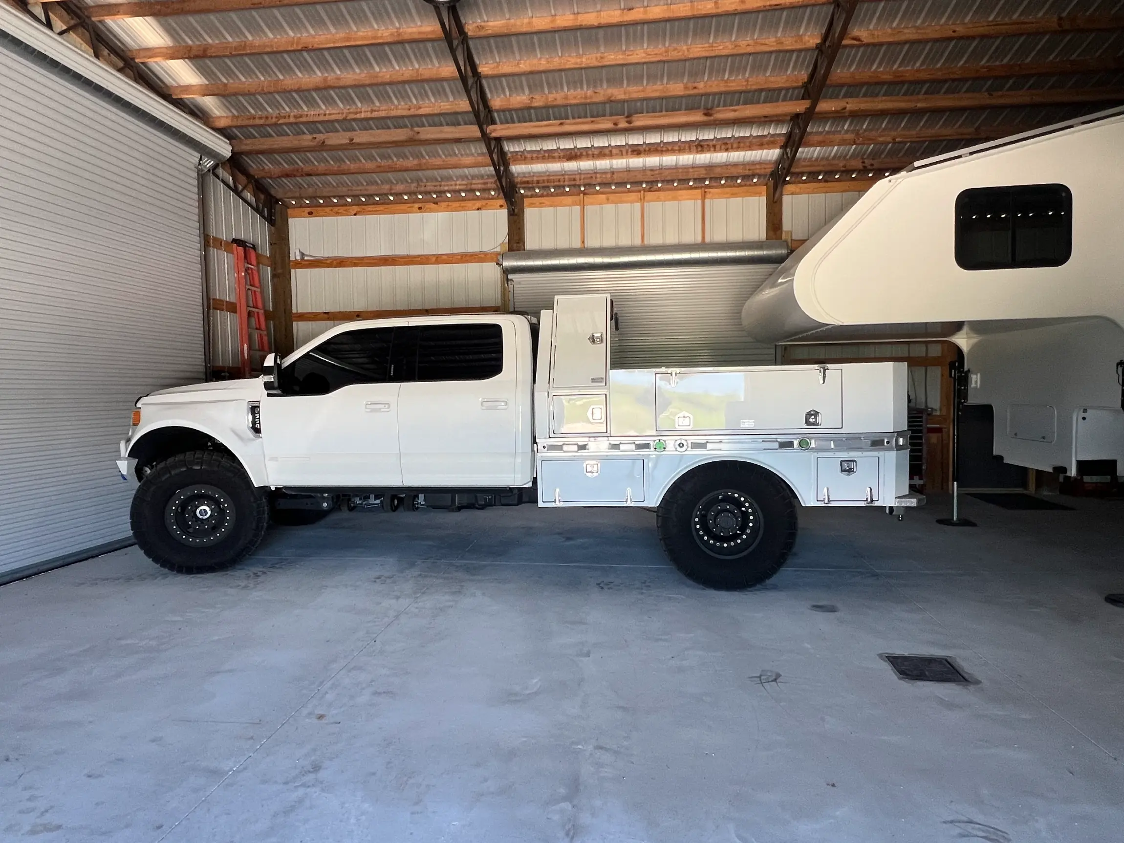 Sold: 2022 Ford F-550 Super Duty Lariat 4×4