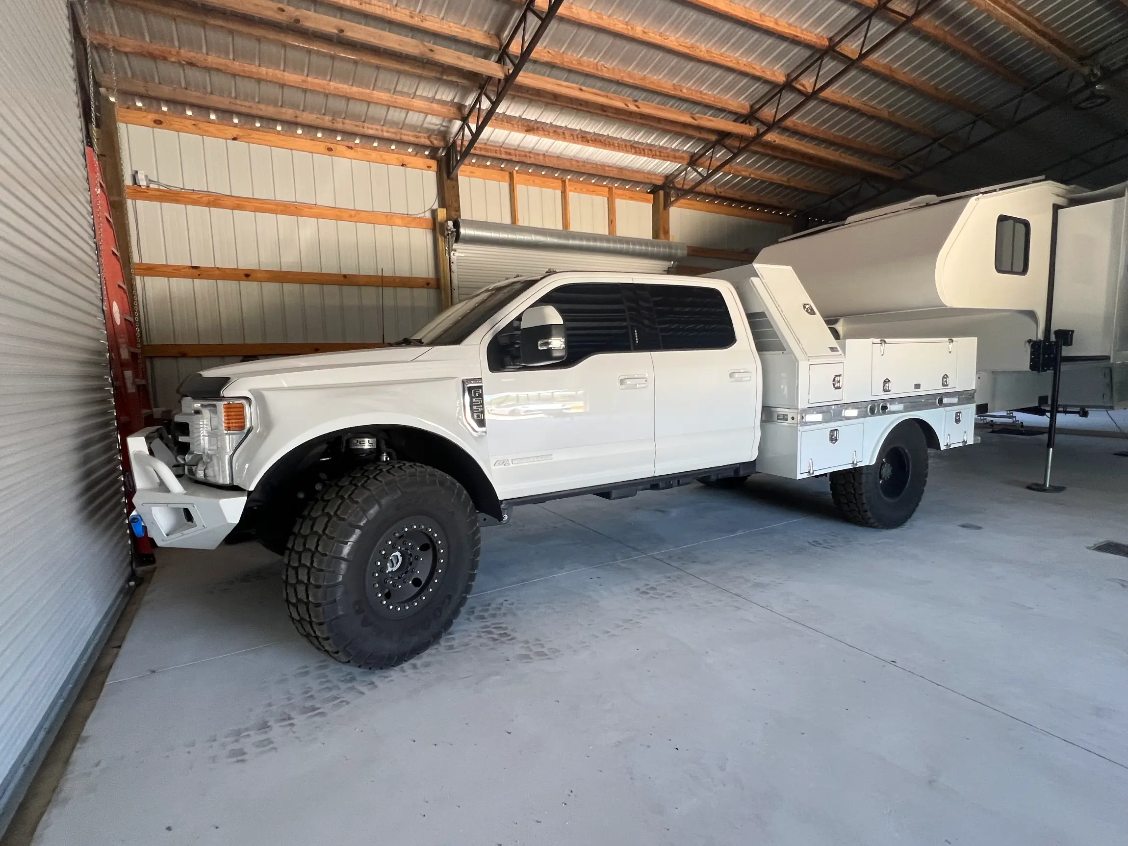 Sold: 2022 Ford F-550 Super Duty Lariat 4×4