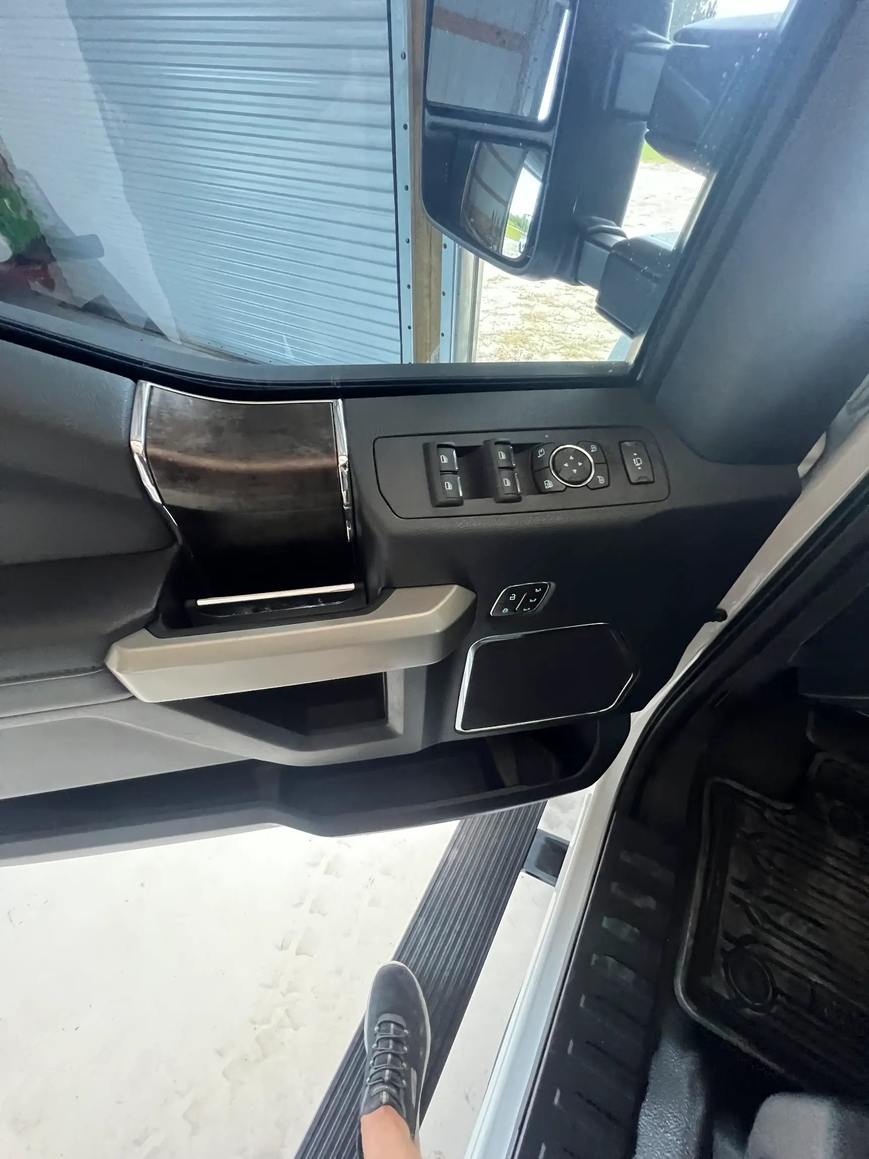 Sold: 2022 Ford F-550 Super Duty Lariat 4×4