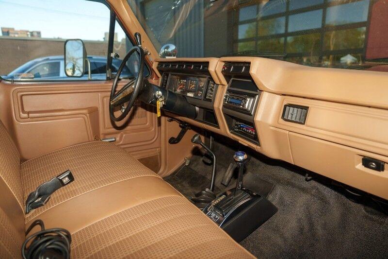 1986 Ford F-350 Pickup Camper