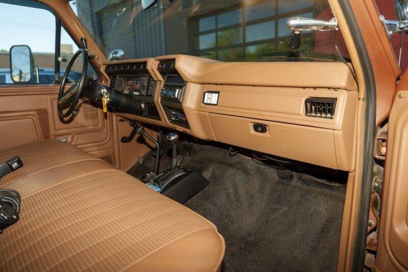 1986 Ford F-350 Pickup Camper