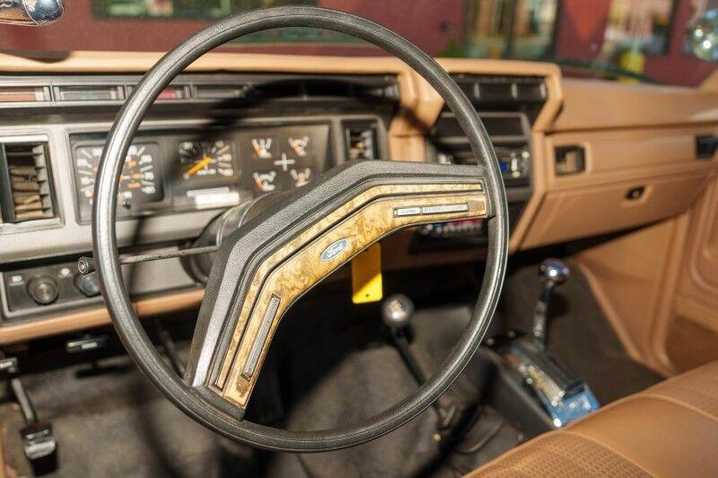 1986 Ford F-350 Pickup Camper