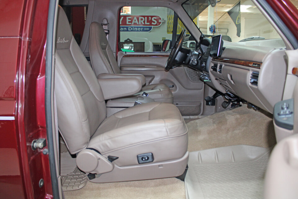 43k-Mile, 1-Owner 1996 Ford Bronco Eddie Bauer 4×4