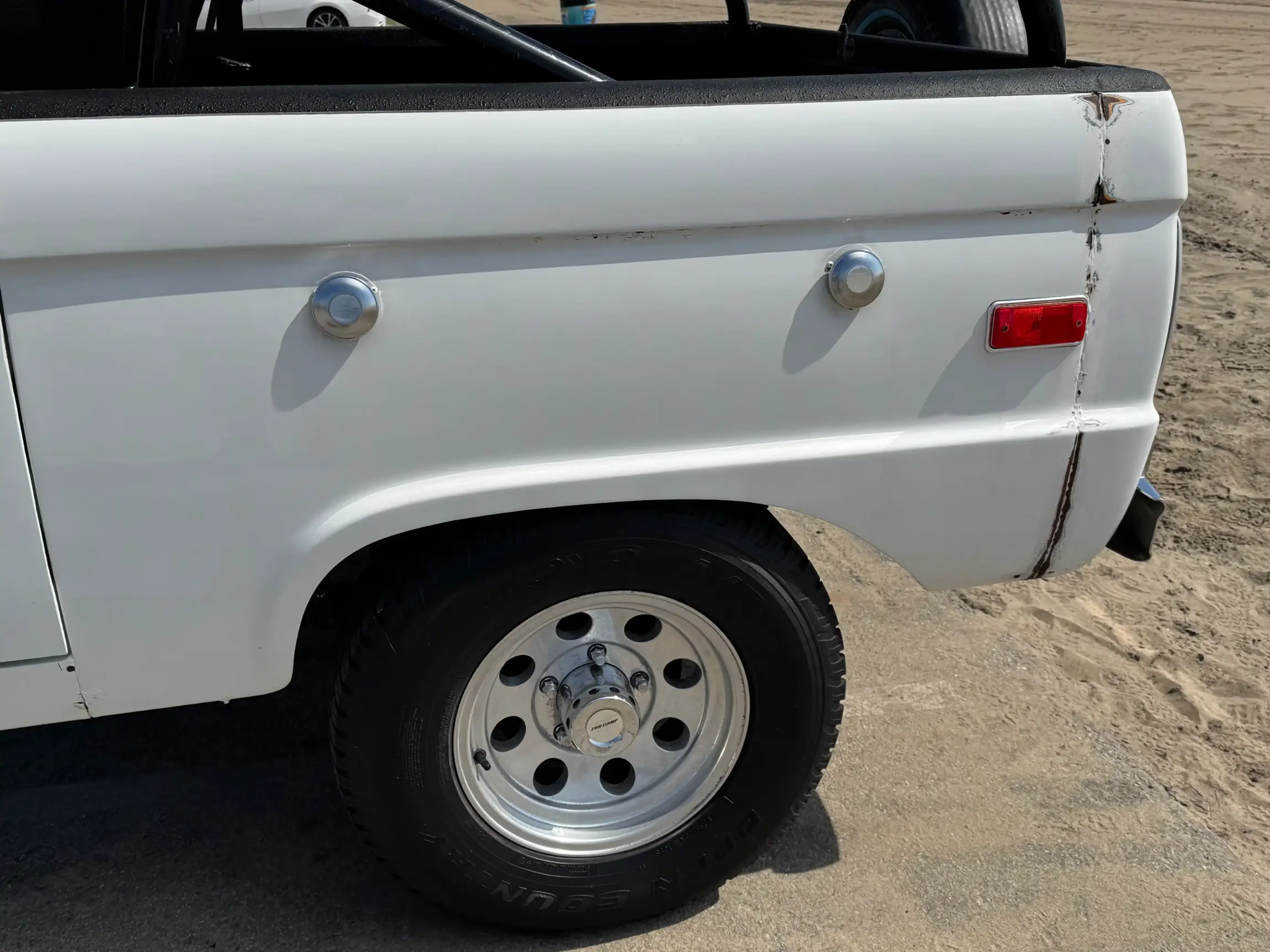 Sold: 1973 Ford Bronco Ranger 4×4