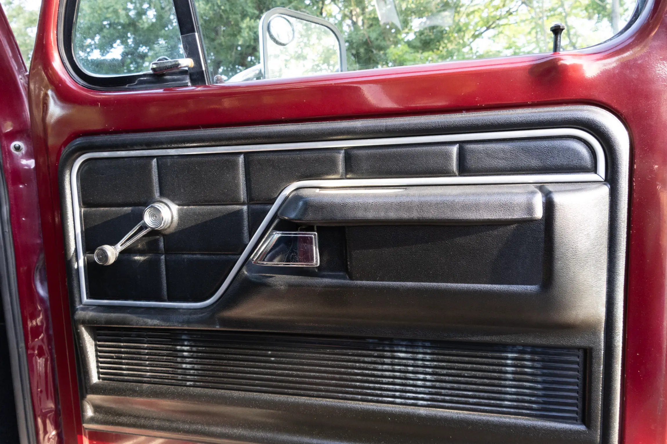 Sold: 1976 Ford F-250 Ranger 4×4 Highboy