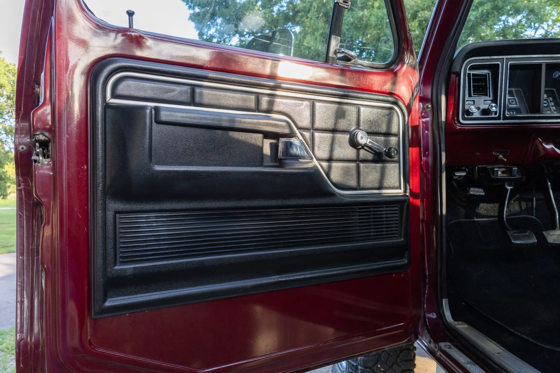 Sold: 1976 Ford F-250 Ranger 4×4 Highboy