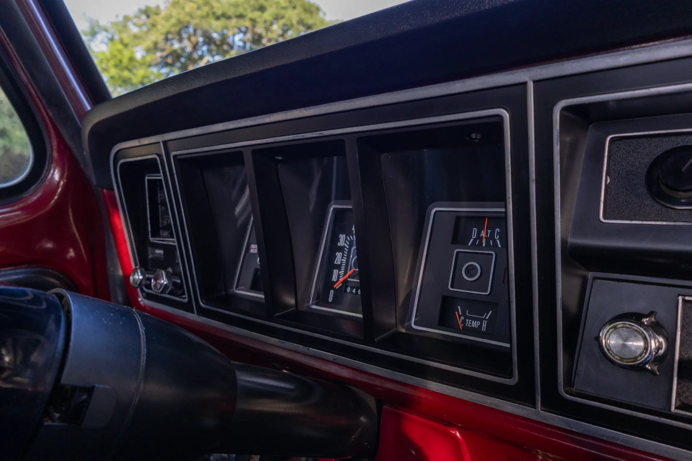 Sold: 1976 Ford F-250 Ranger 4×4 Highboy