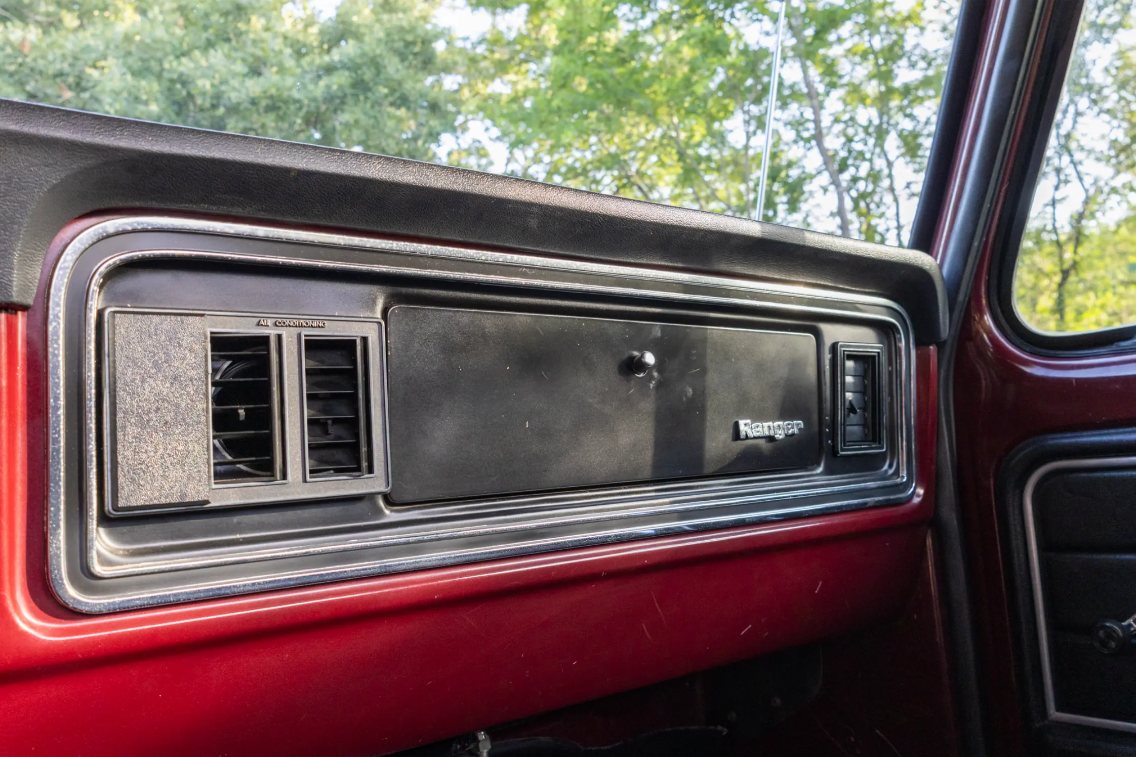 Sold: 1976 Ford F-250 Ranger 4×4 Highboy