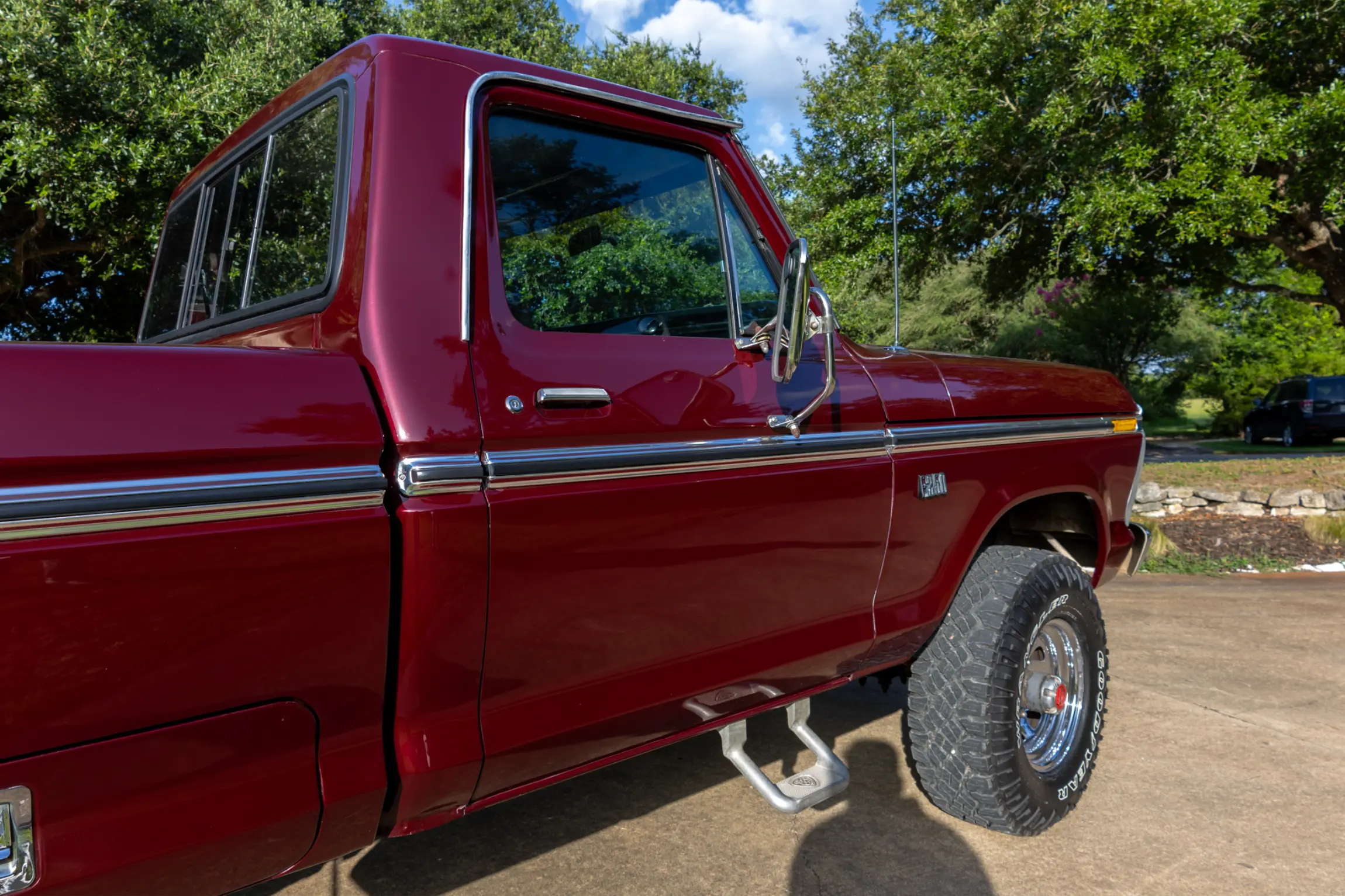 Sold: 1976 Ford F-250 Ranger 4×4 Highboy