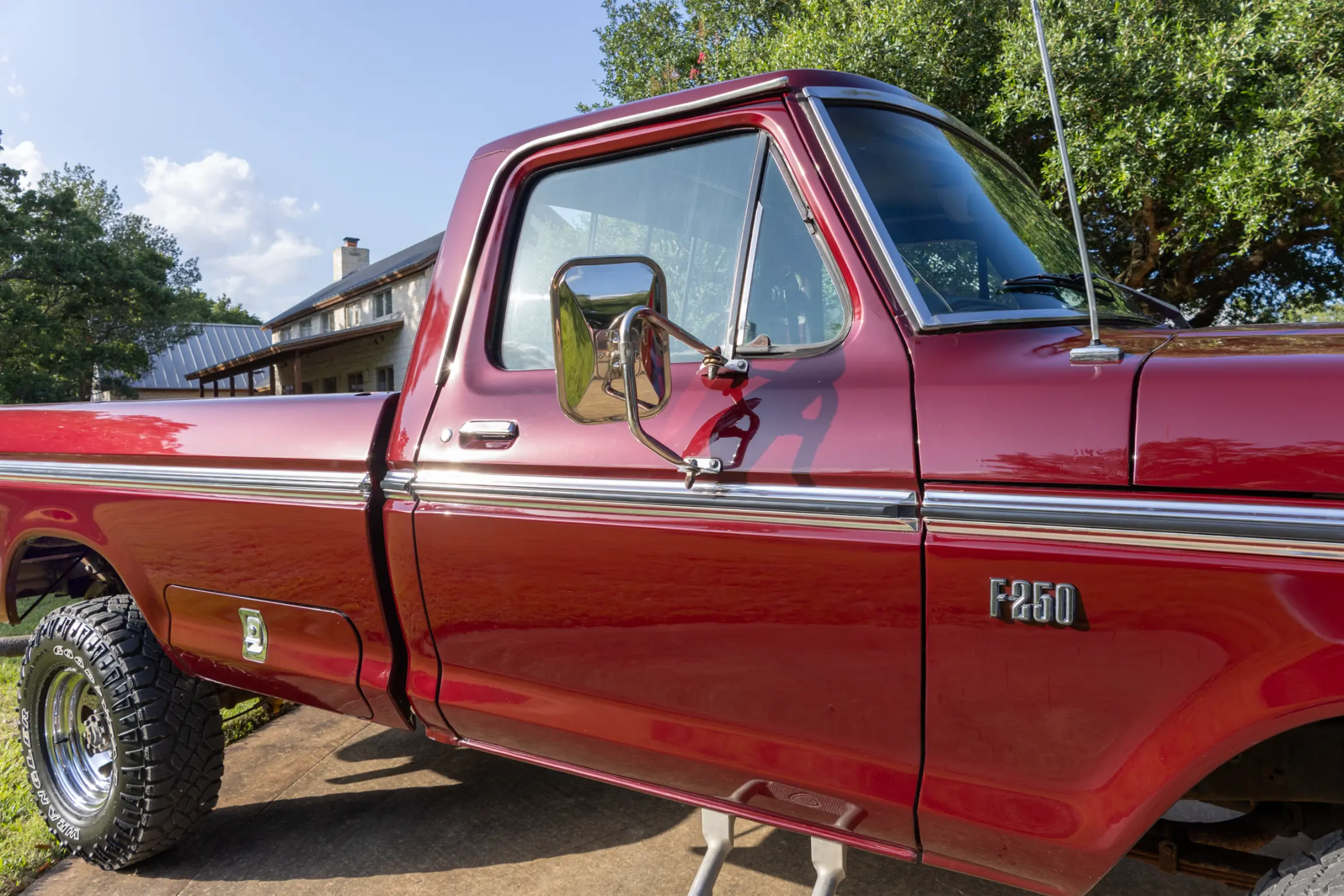 Sold: 1976 Ford F-250 Ranger 4×4 Highboy