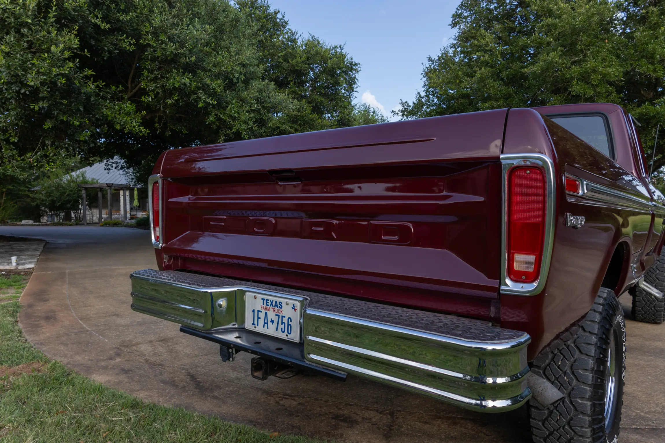 Sold: 1976 Ford F-250 Ranger 4×4 Highboy