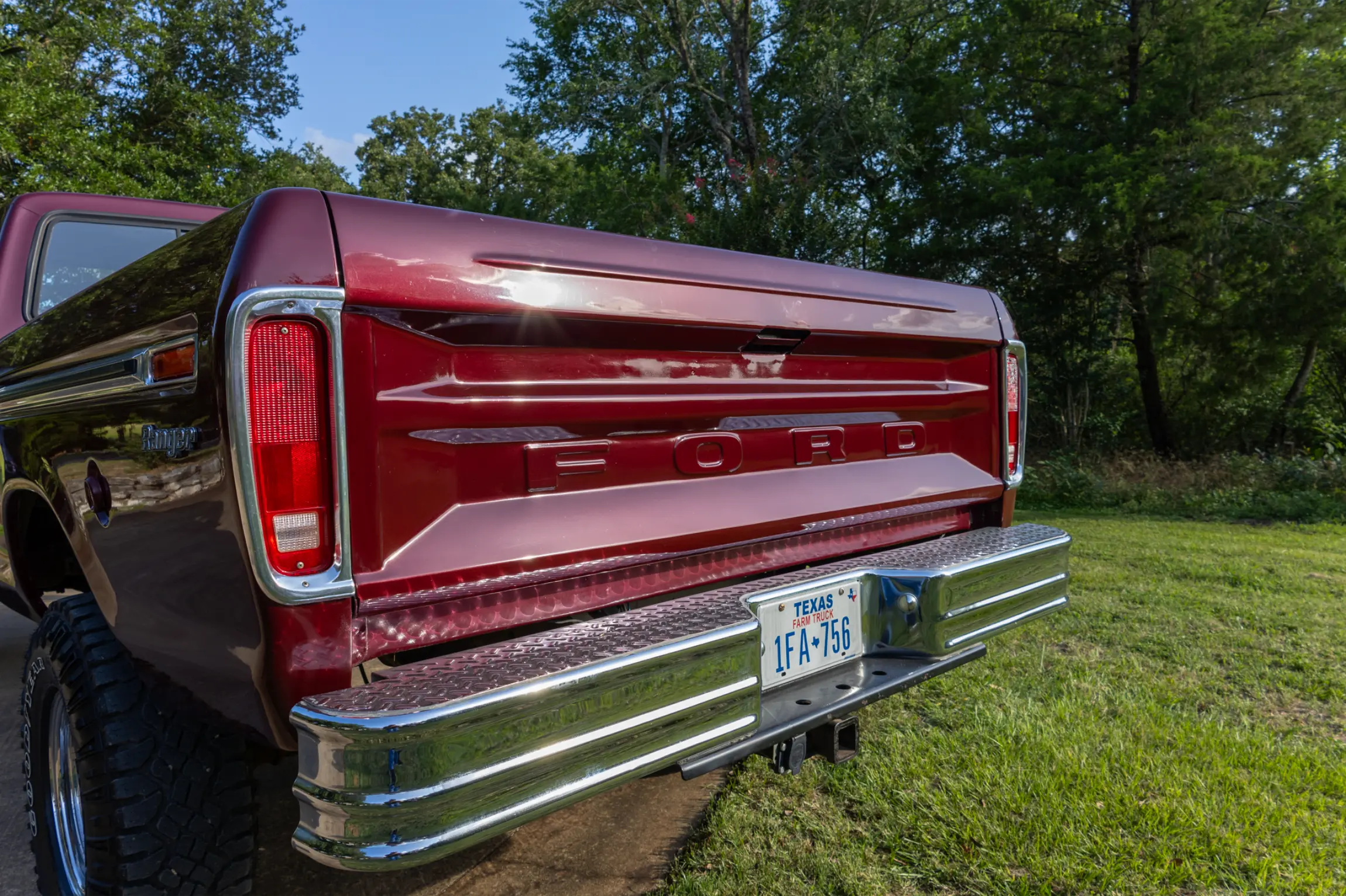 Sold: 1976 Ford F-250 Ranger 4×4 Highboy