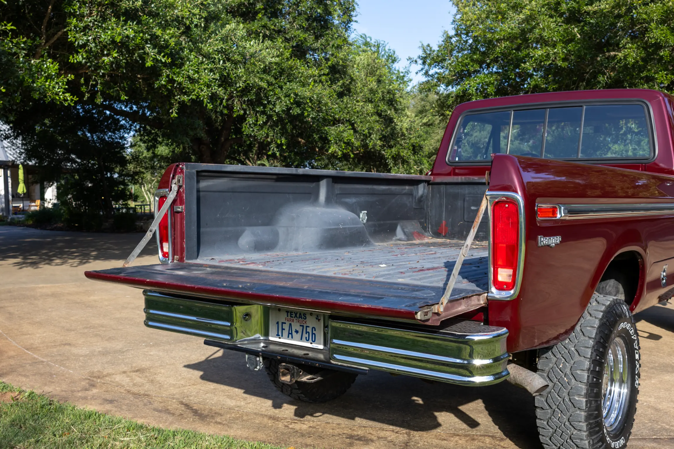 Sold: 1976 Ford F-250 Ranger 4×4 Highboy