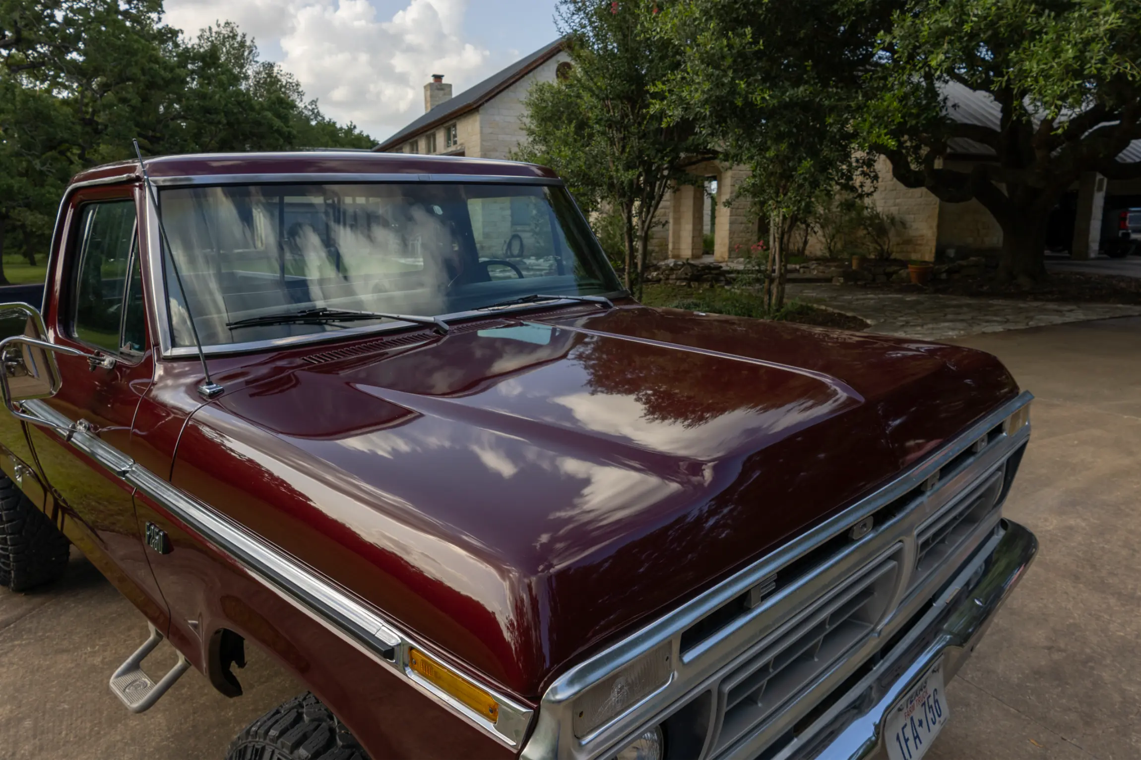 Sold: 1976 Ford F-250 Ranger 4×4 Highboy