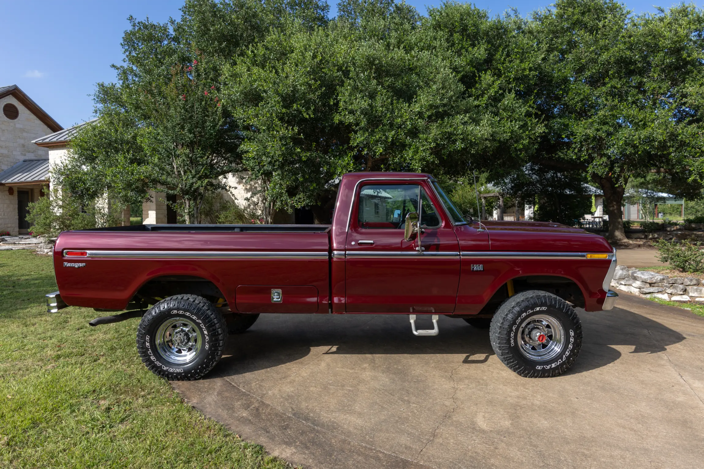 Sold: 1976 Ford F-250 Ranger 4×4 Highboy