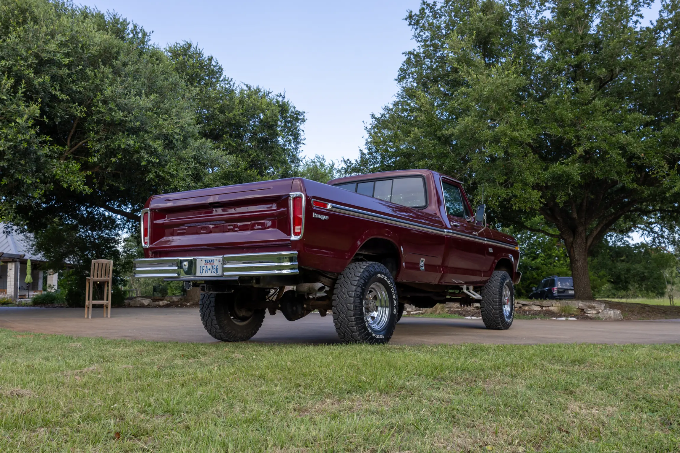 Sold: 1976 Ford F-250 Ranger 4×4 Highboy