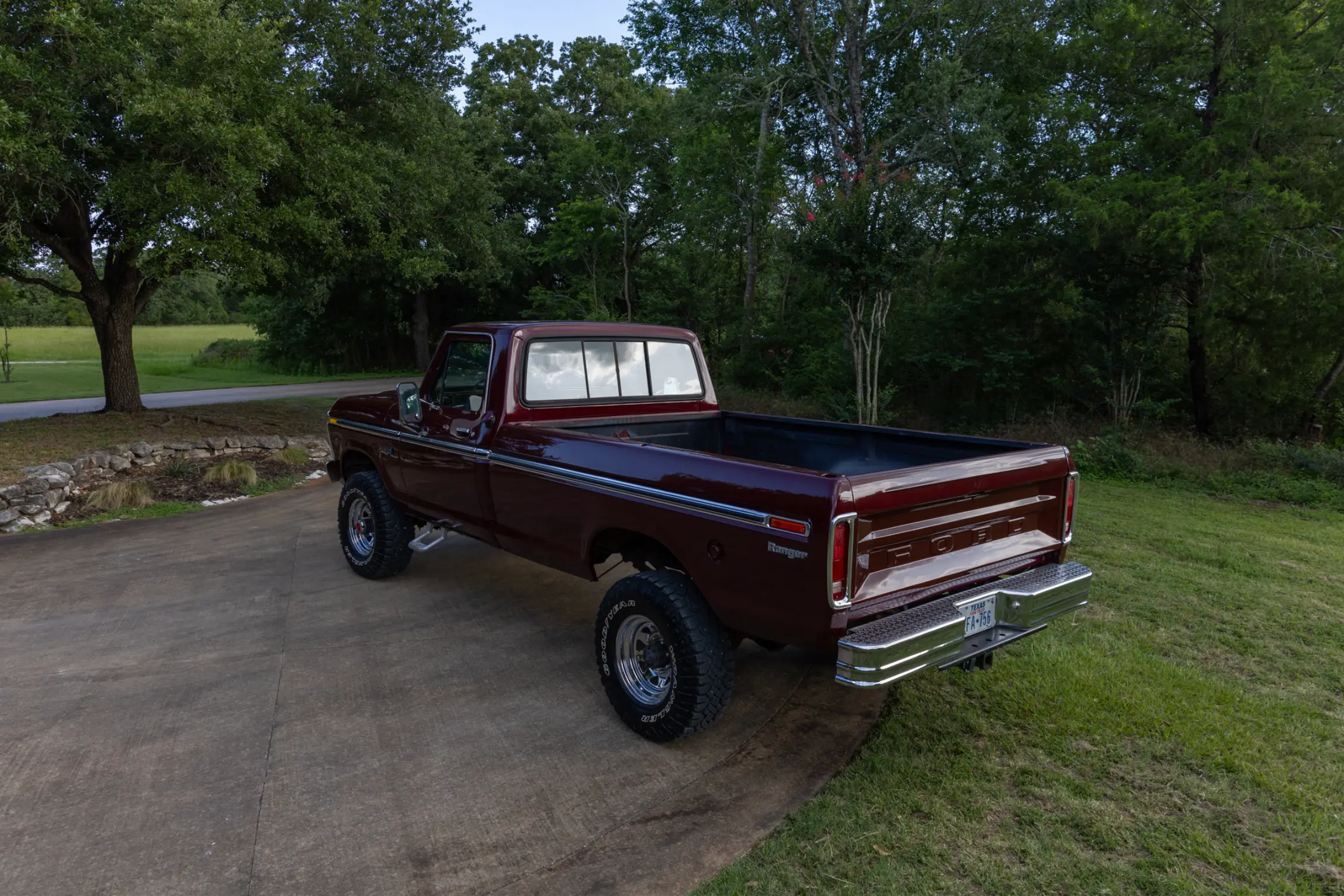 Sold: 1976 Ford F-250 Ranger 4×4 Highboy