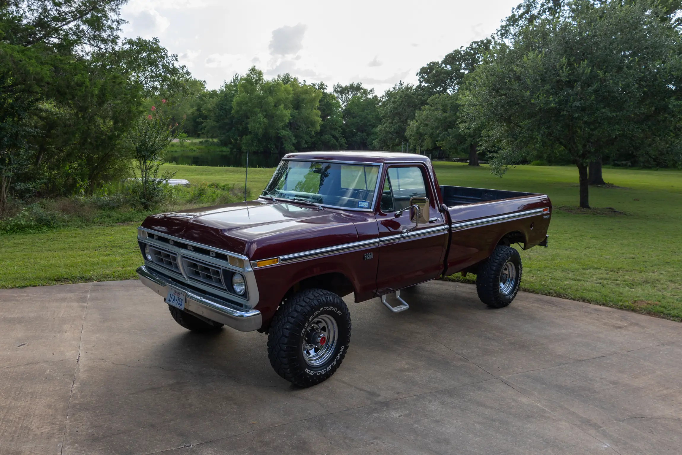 Sold: 1976 Ford F-250 Ranger 4×4 Highboy