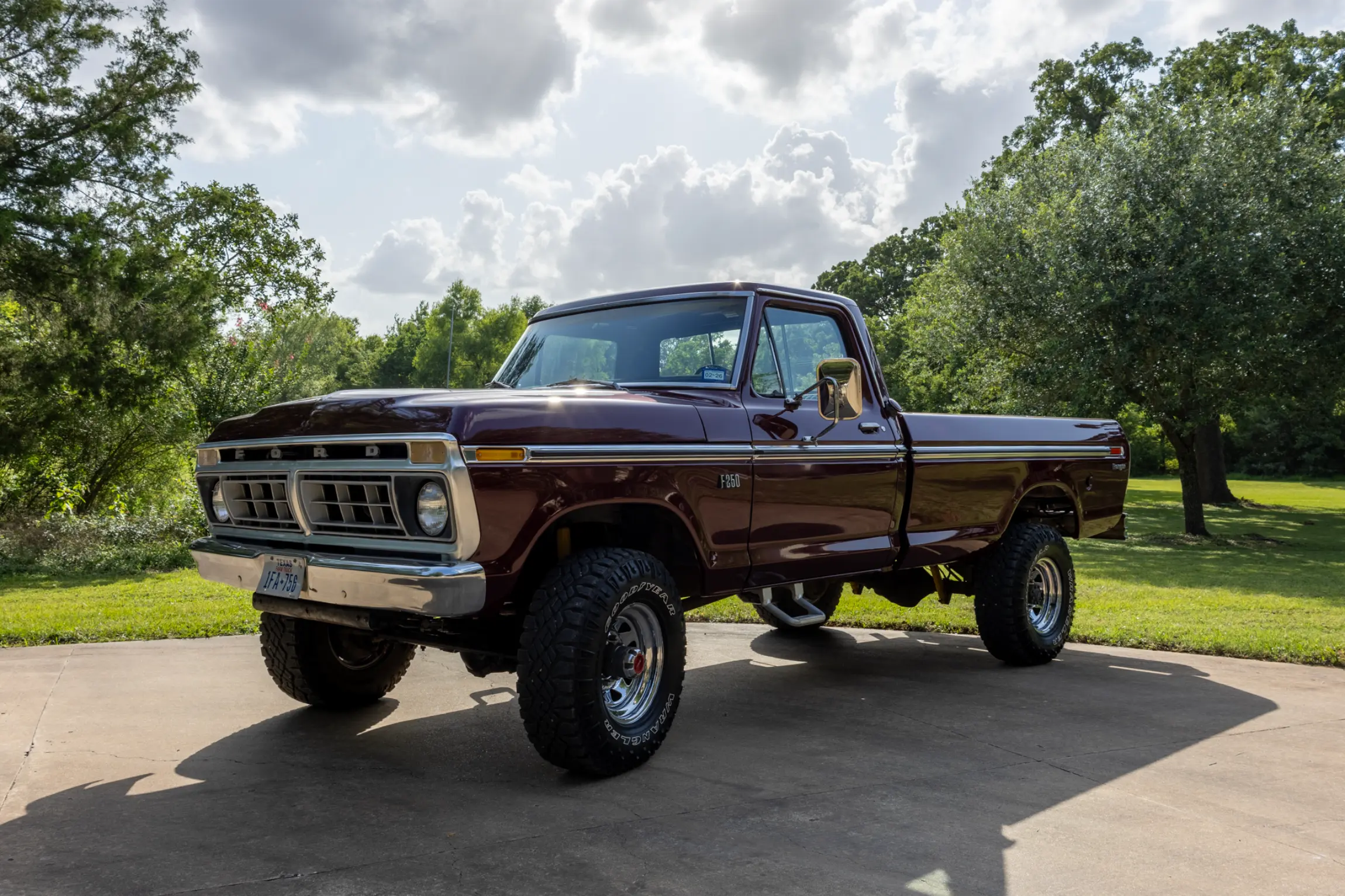Sold: 1976 Ford F-250 Ranger 4×4 Highboy