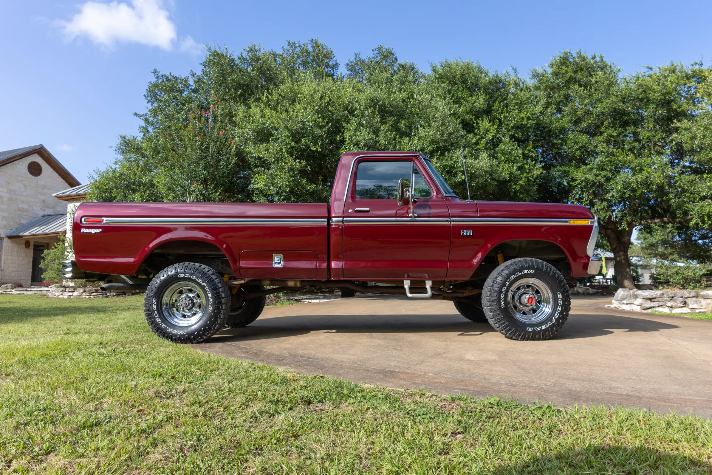 Sold: 1976 Ford F-250 Ranger 4×4 Highboy