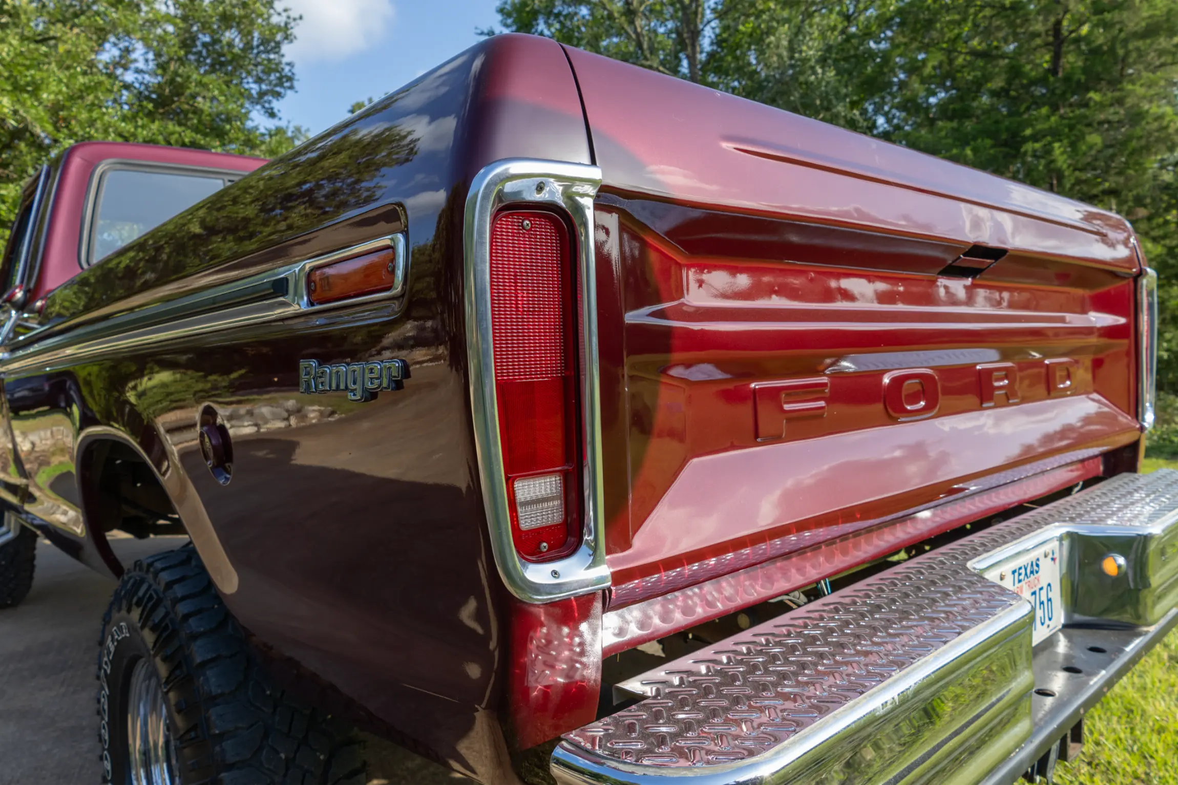 Sold: 1976 Ford F-250 Ranger 4×4 Highboy