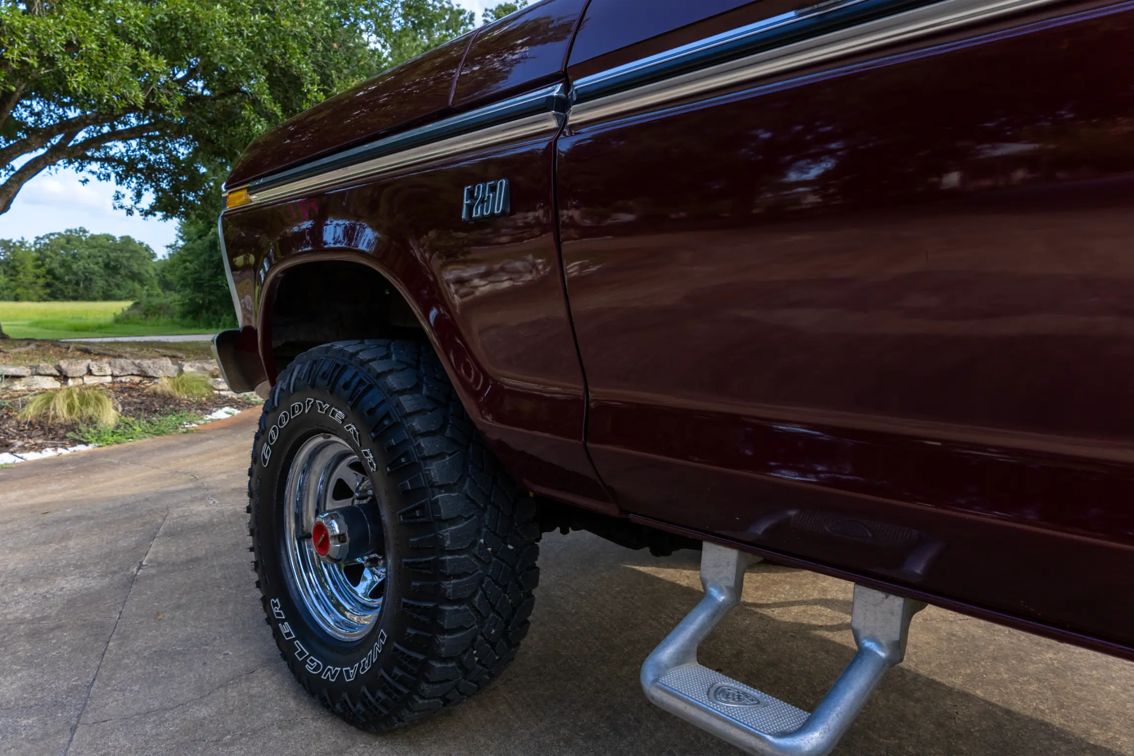 Sold: 1976 Ford F-250 Ranger 4×4 Highboy