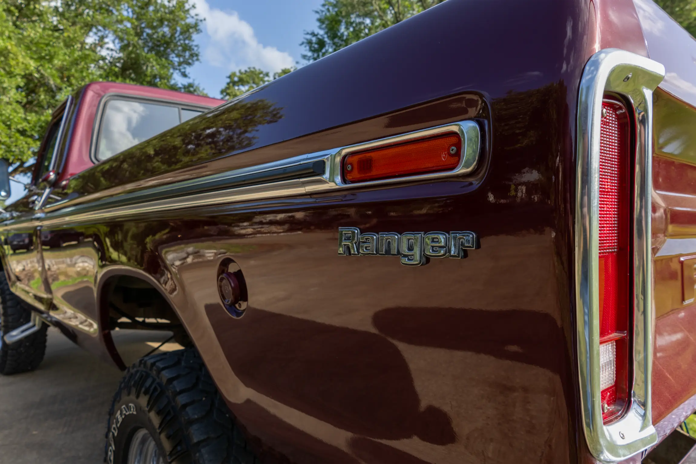 Sold: 1976 Ford F-250 Ranger 4×4 Highboy