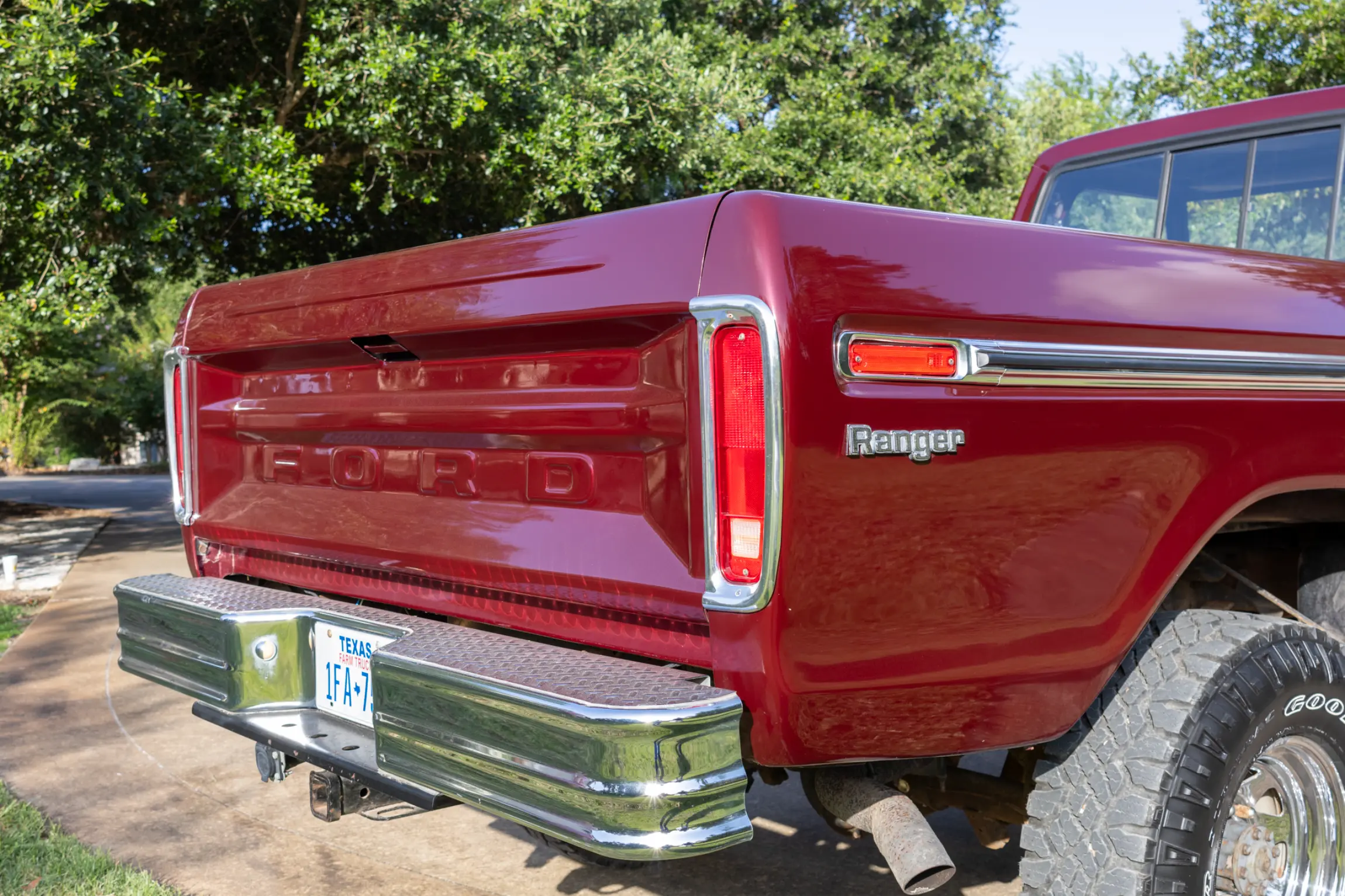 Sold: 1976 Ford F-250 Ranger 4×4 Highboy