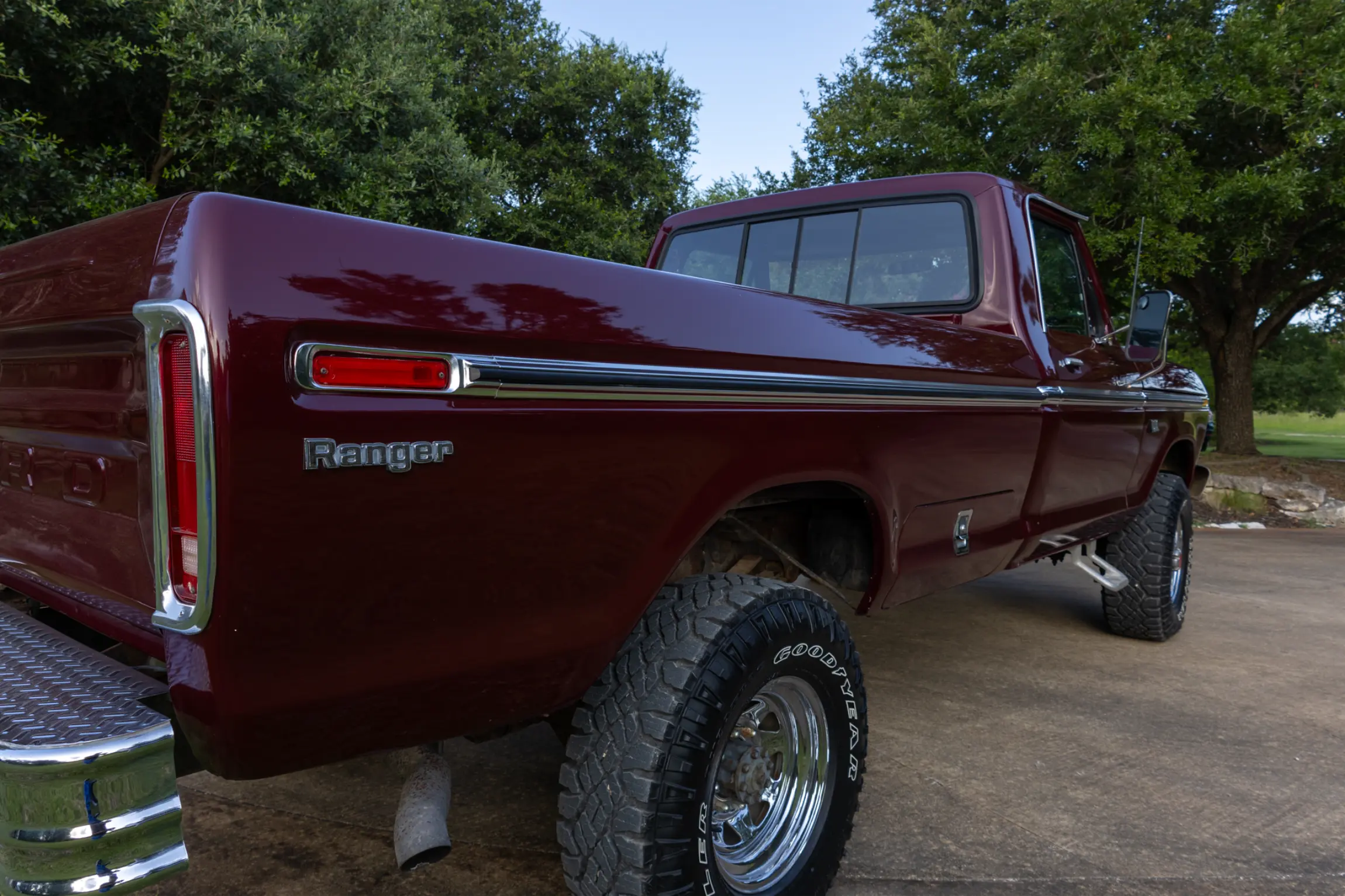 Sold: 1976 Ford F-250 Ranger 4×4 Highboy