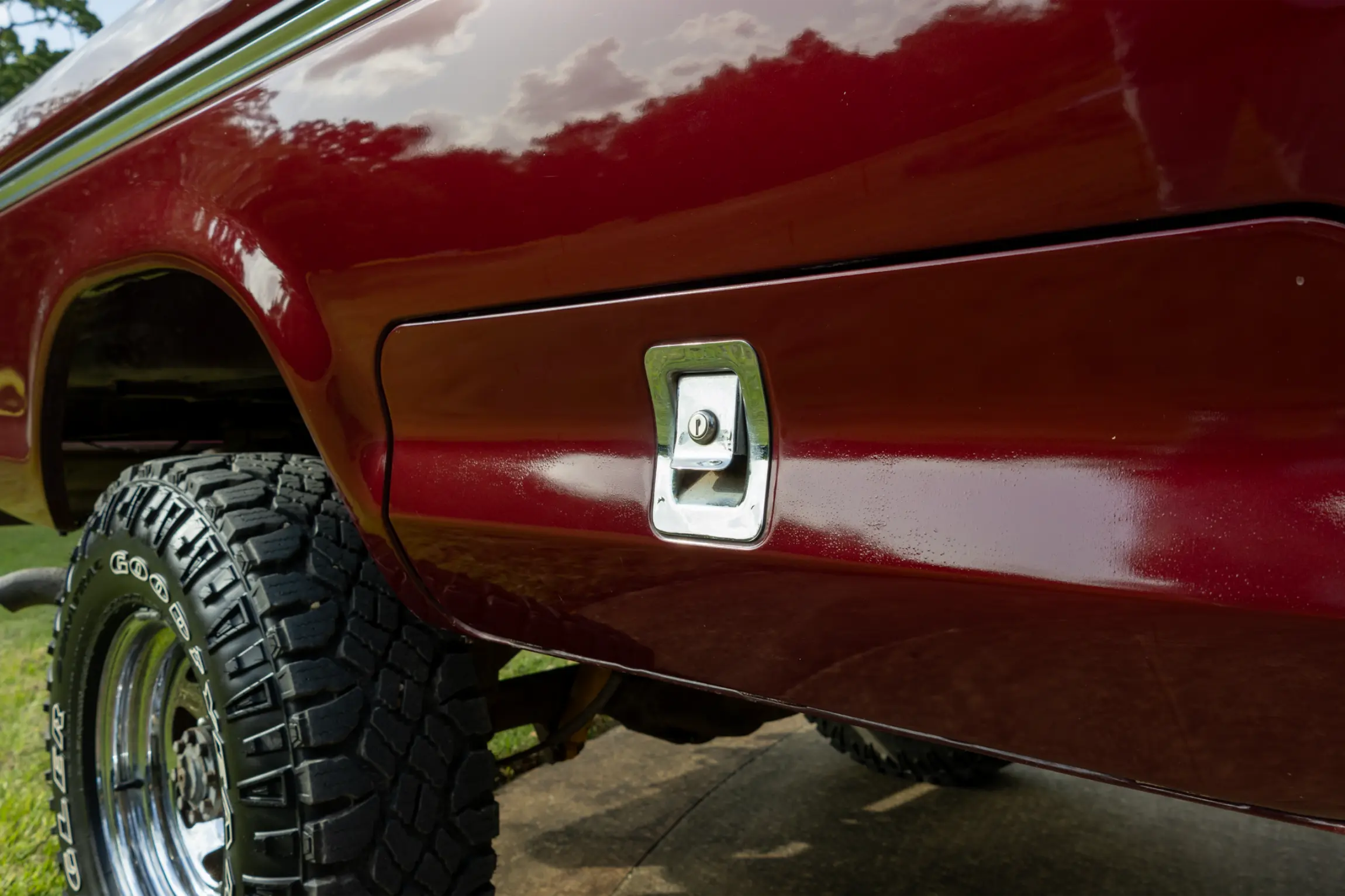 Sold: 1976 Ford F-250 Ranger 4×4 Highboy